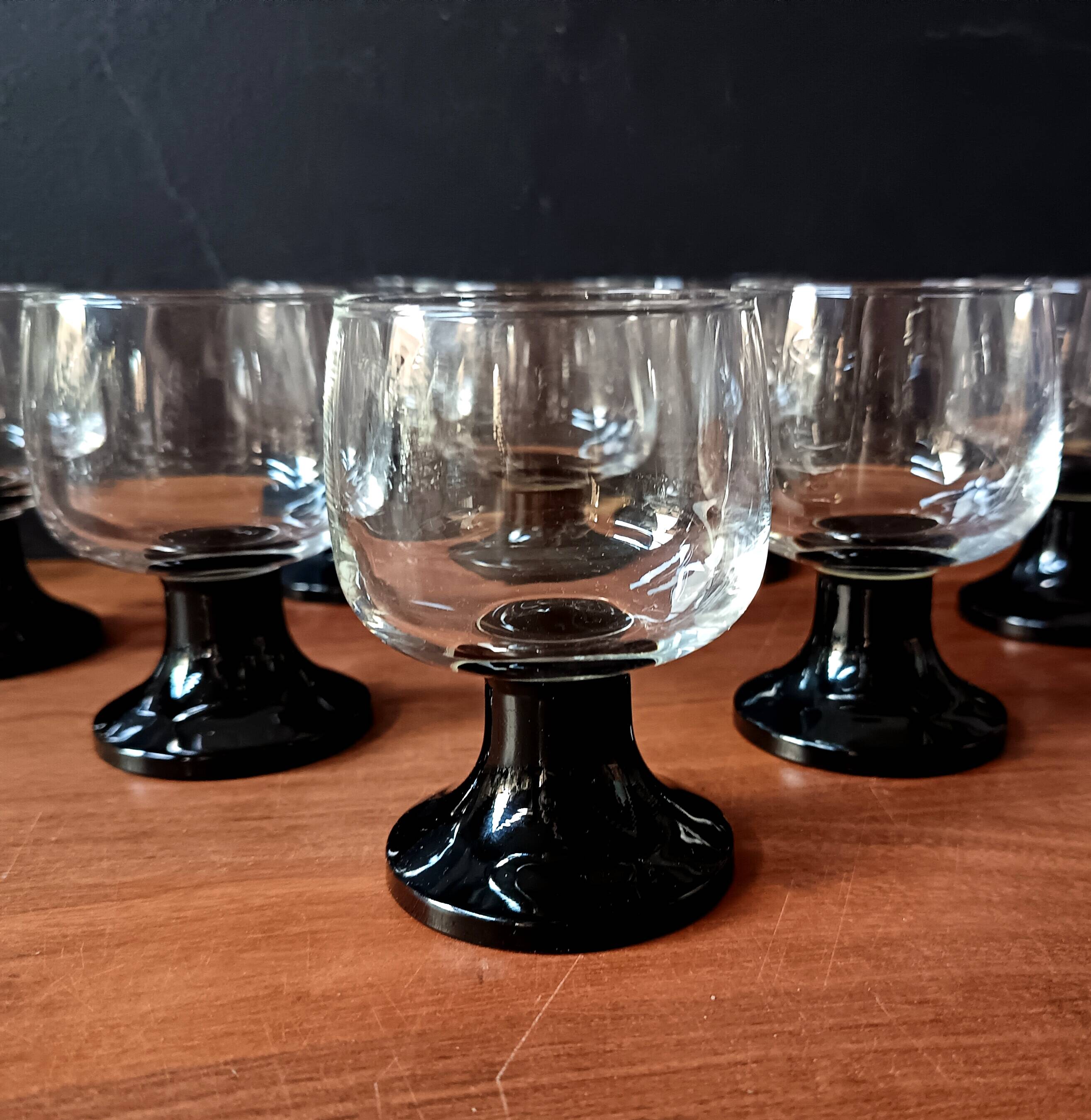 10 14cl glasses on black stems, Luminarc France, Milord 5 model