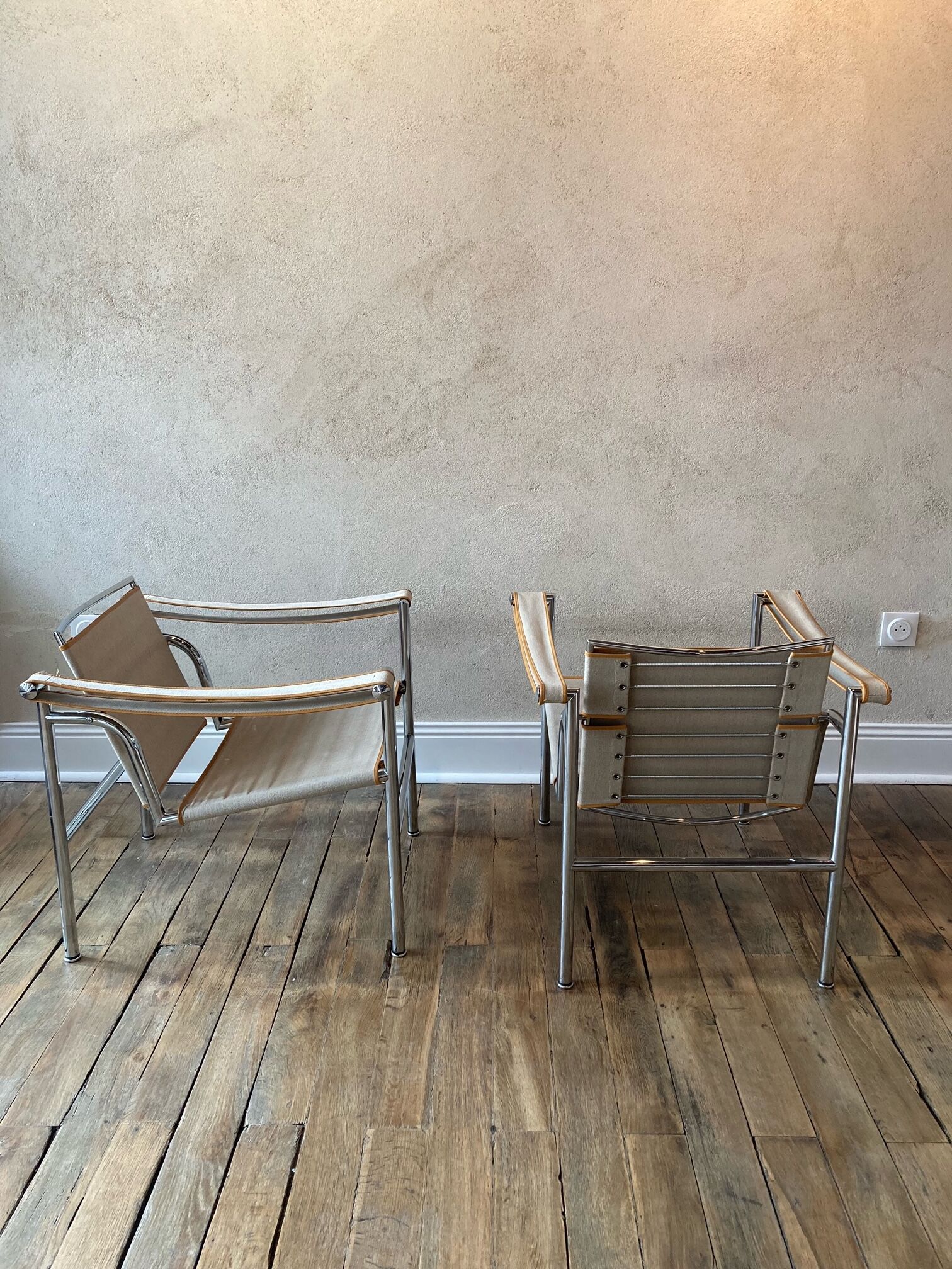 Pair of armchairs "LC1", Le Corbusier, Charlotte Perriand, Pierre Jeanneret