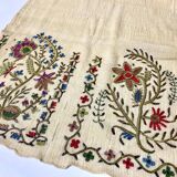 Broderie à la main méditerranéenne antique, héritage de l'artisanat grec