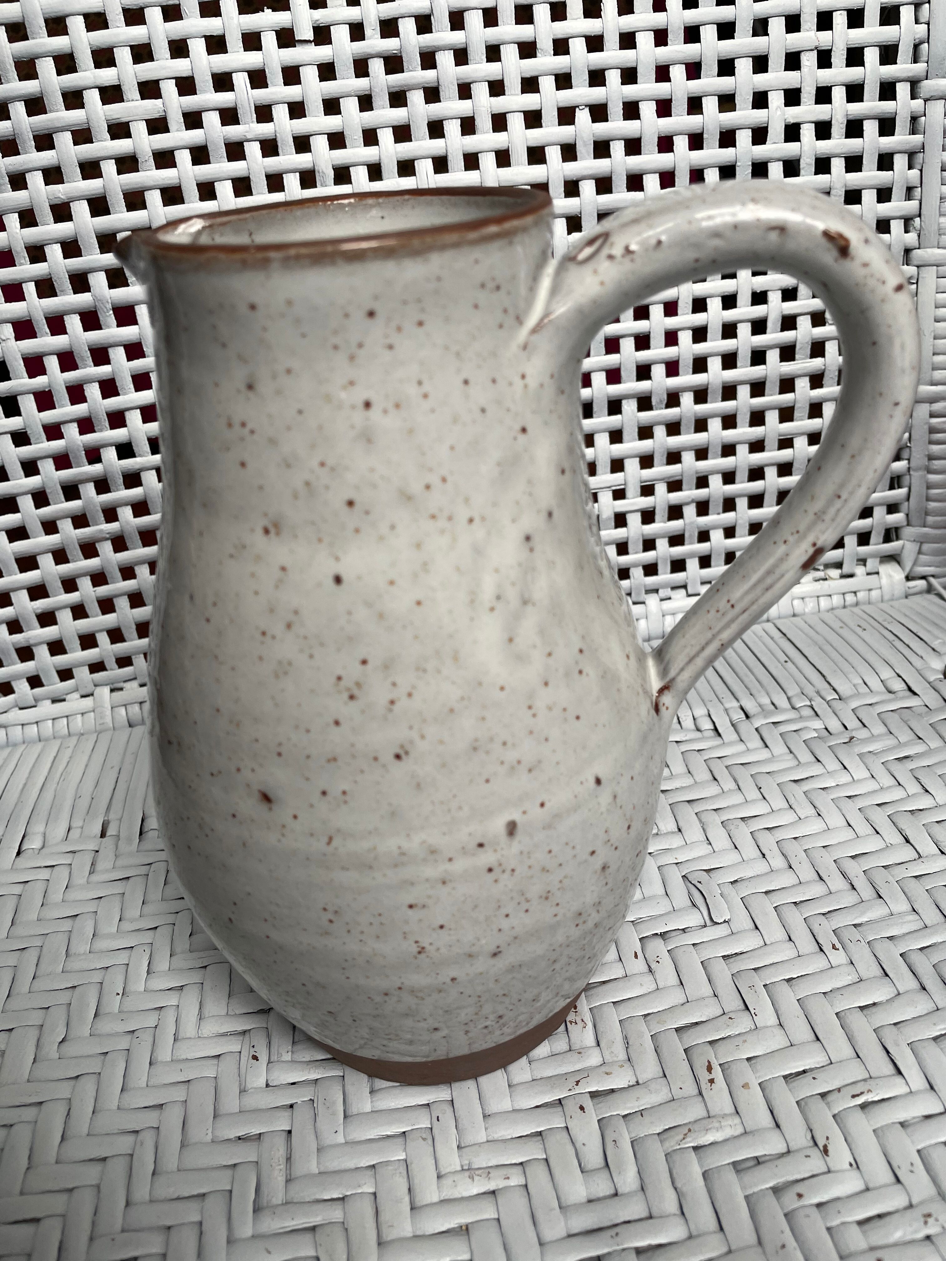 Sandstone pitcher of st amand en puisaye (roger jacques)