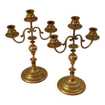 Paire de candélabres en laiton ciselé. Artisanat suédois XX siècle