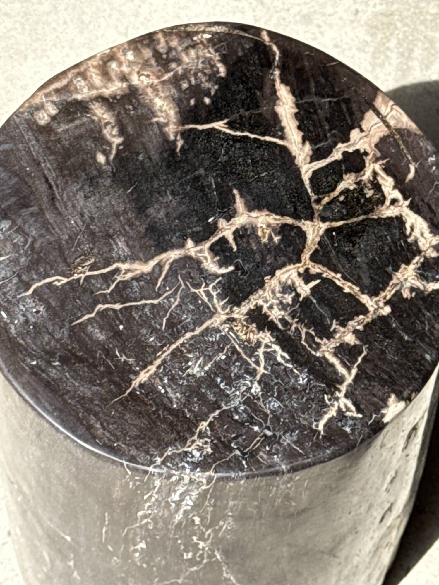 Black petrified wood side table with beige stripes, fine mesh, H35 D24 - 33