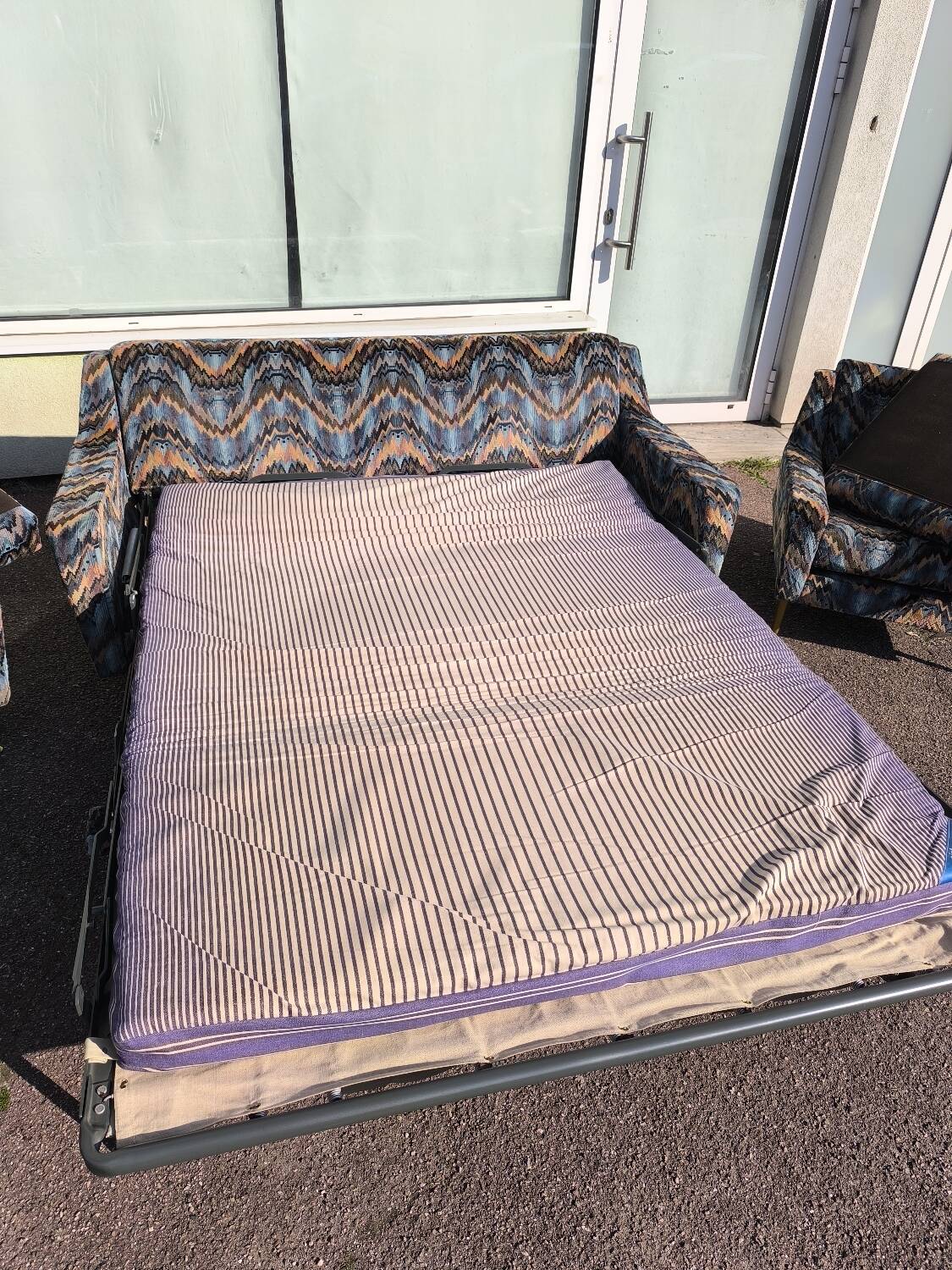 3-seater sofa + 2 vintage armchairs in multicoloured fabric retro design