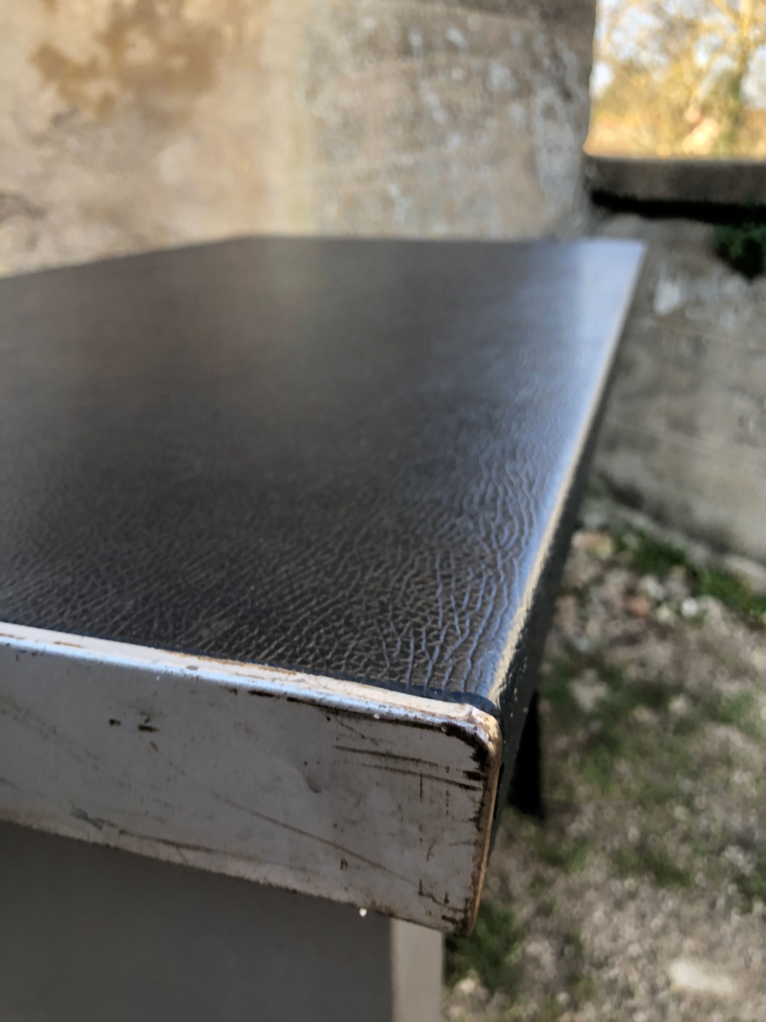 Strafor industrial desk