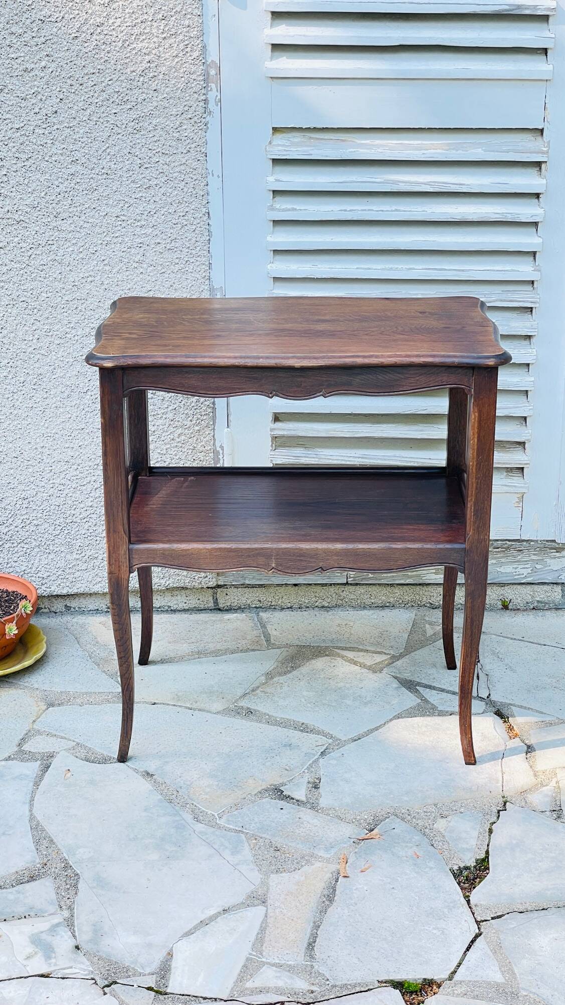 Desserte solid wood shelf and curved legs vintage