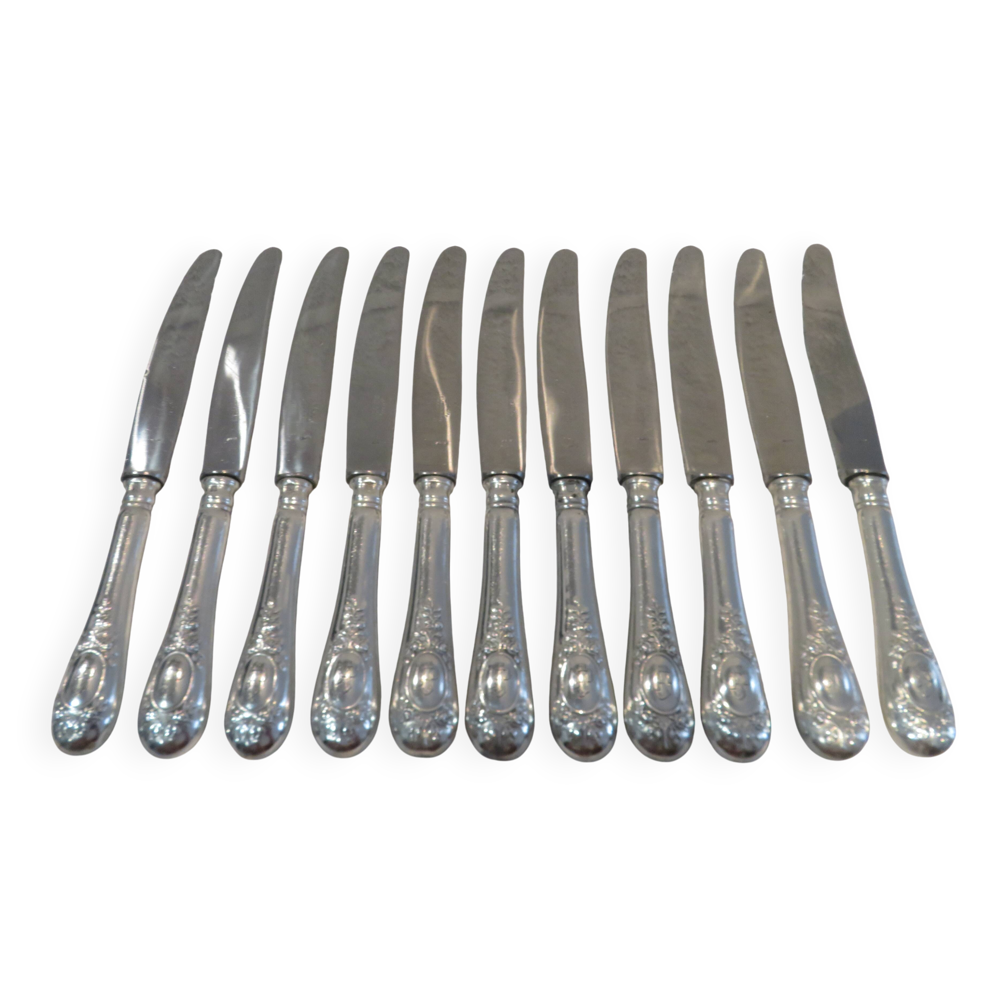 11 silver plated table knives, Ercuis goldsmith, Louis XVI roses model