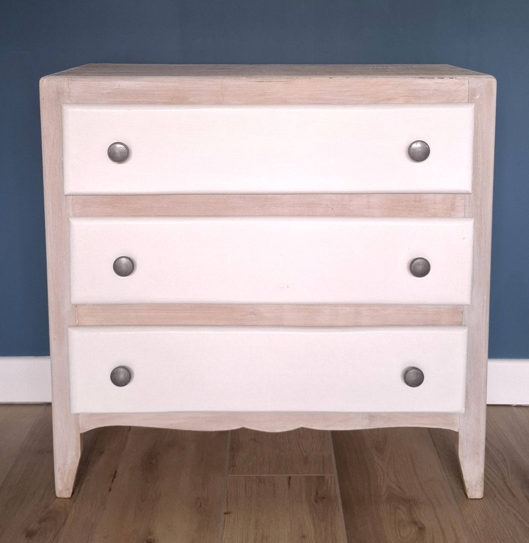 Petite commode vintage