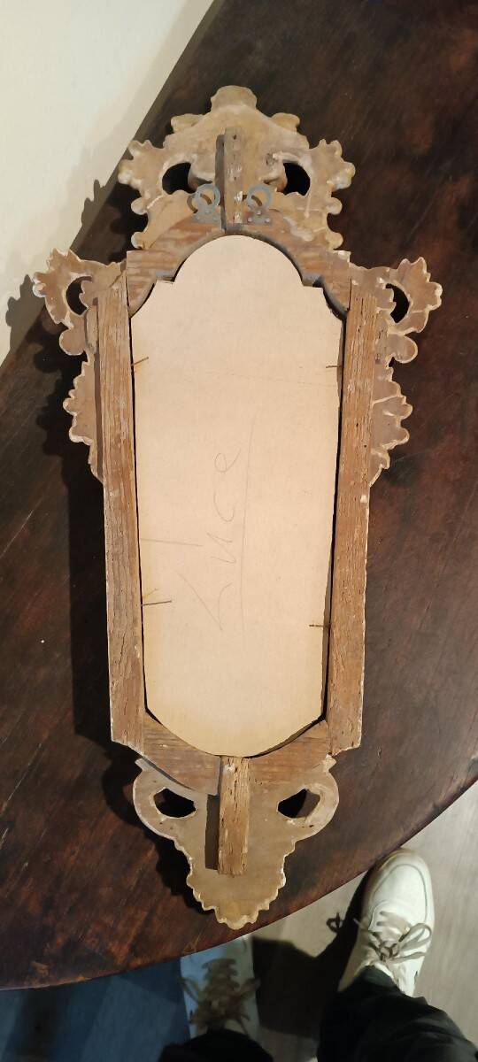 Ancienne paire de miroirs en bois sculpté et doré