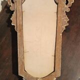 Ancienne paire de miroirs en bois sculpté et doré