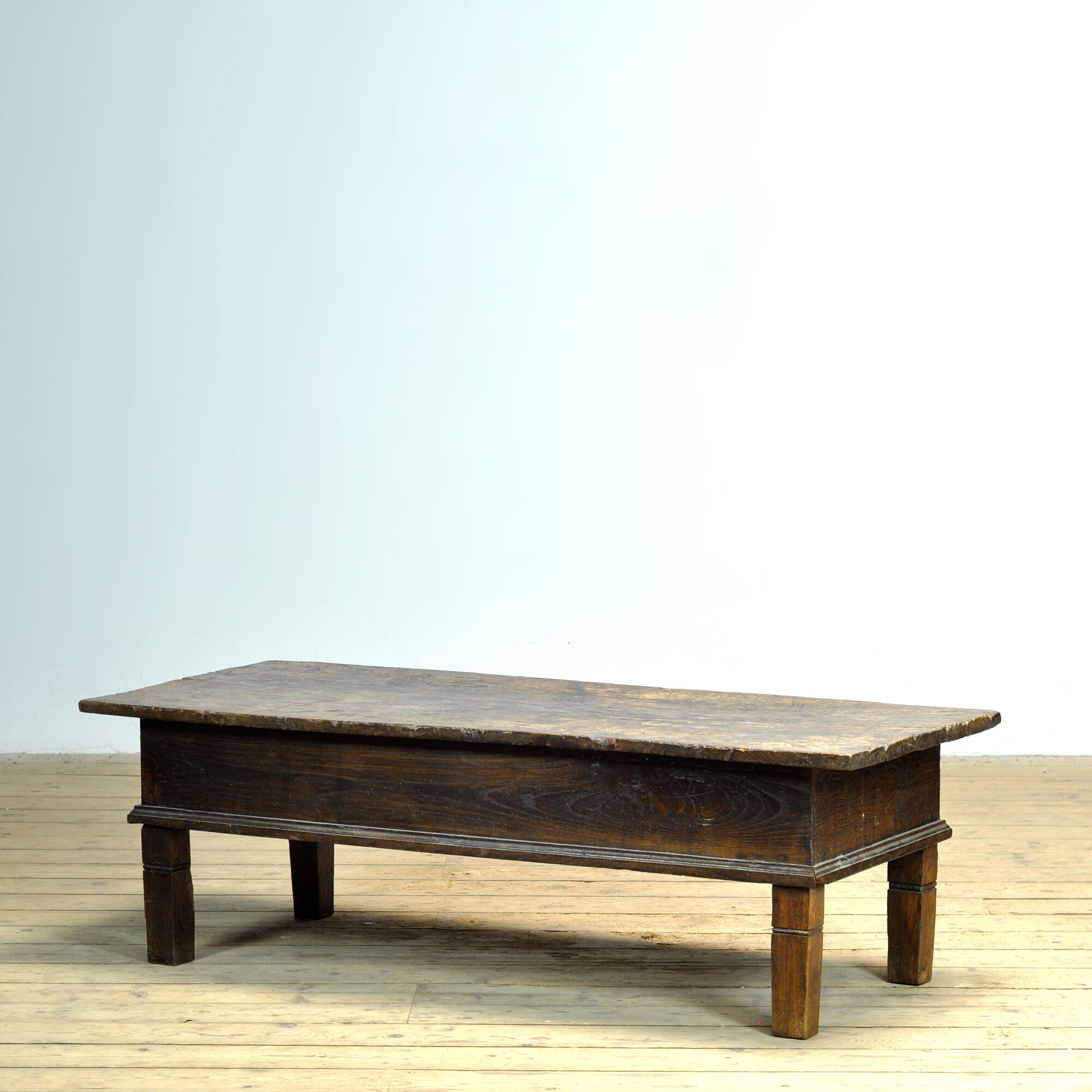 Table basse en chêne, vers 1820