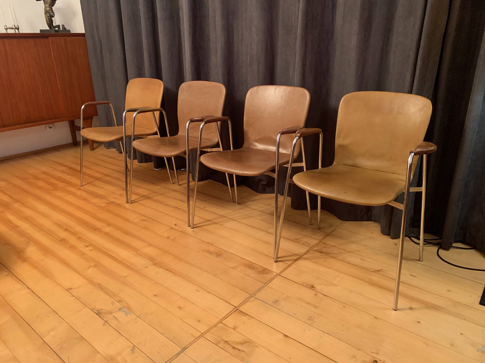 Ensemble de quatre chaises, Italie, années 1960