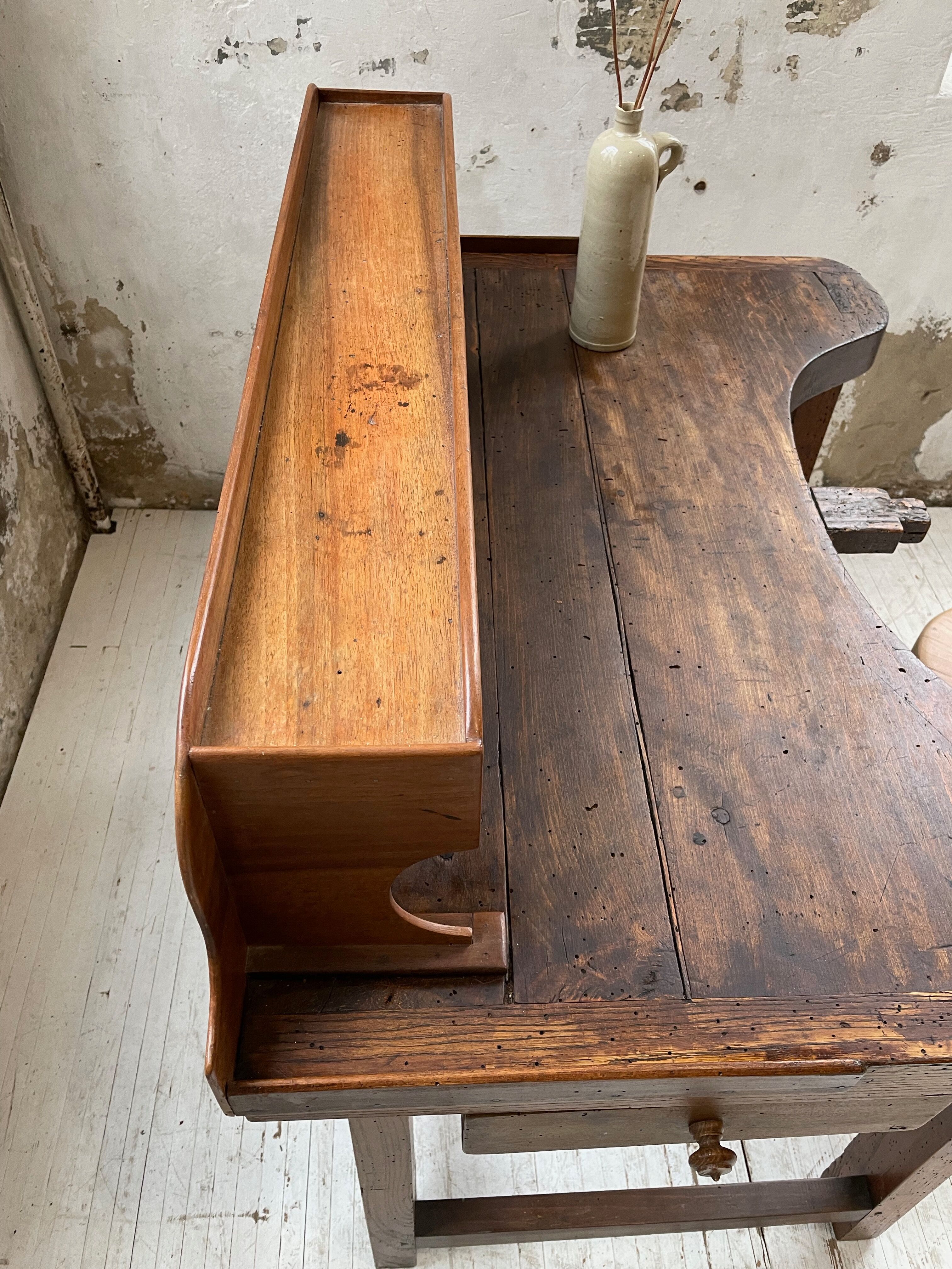 Establishment of jeweler XIXth oak