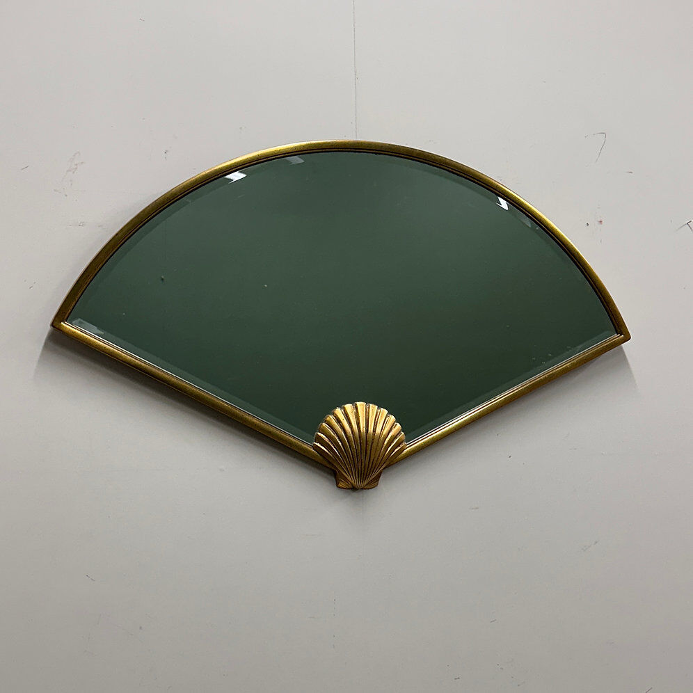 Miroir en forme d'éventail Deknudt orné d'un motif de coquillage doré, Belgique, années 1980