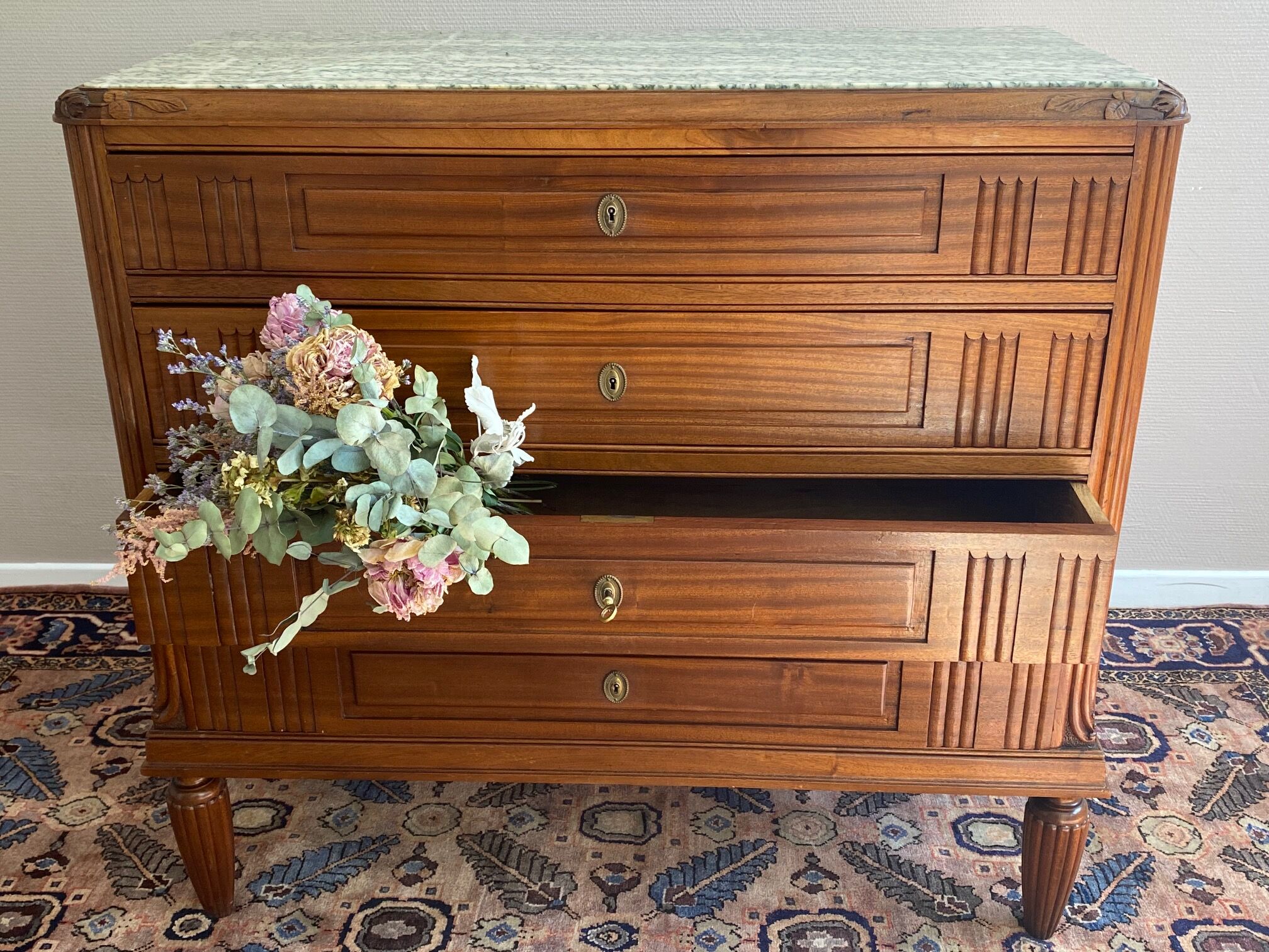 Dresser art deco top green veined marble