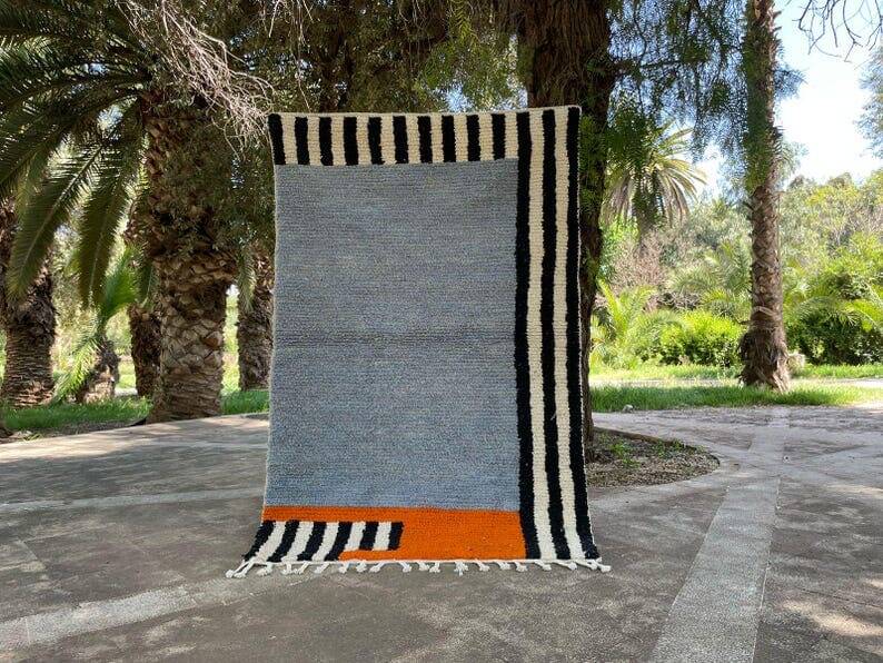 Traditional handwoven Berber rug size 150 x 250 cm