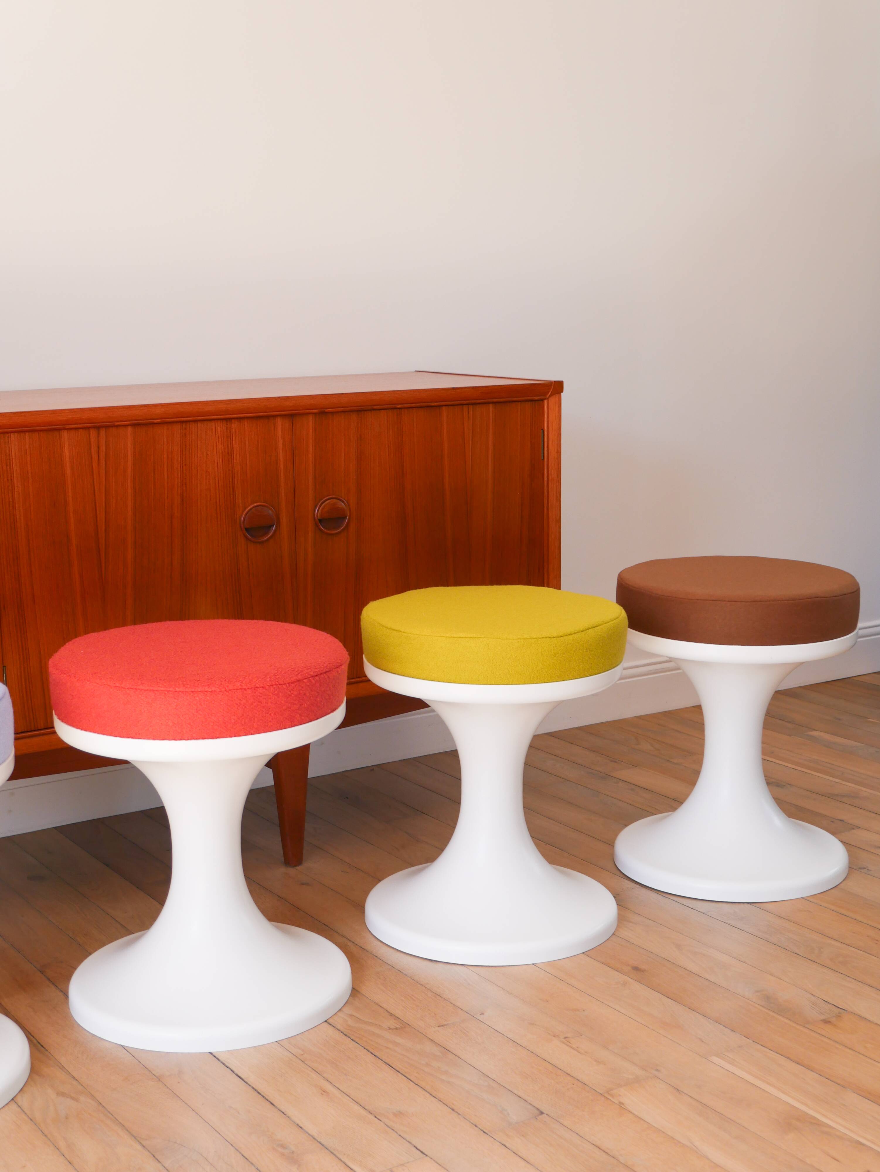Tulip stool in Plastic and Wool, Mocha Mousse, Space Age Design, 1970
