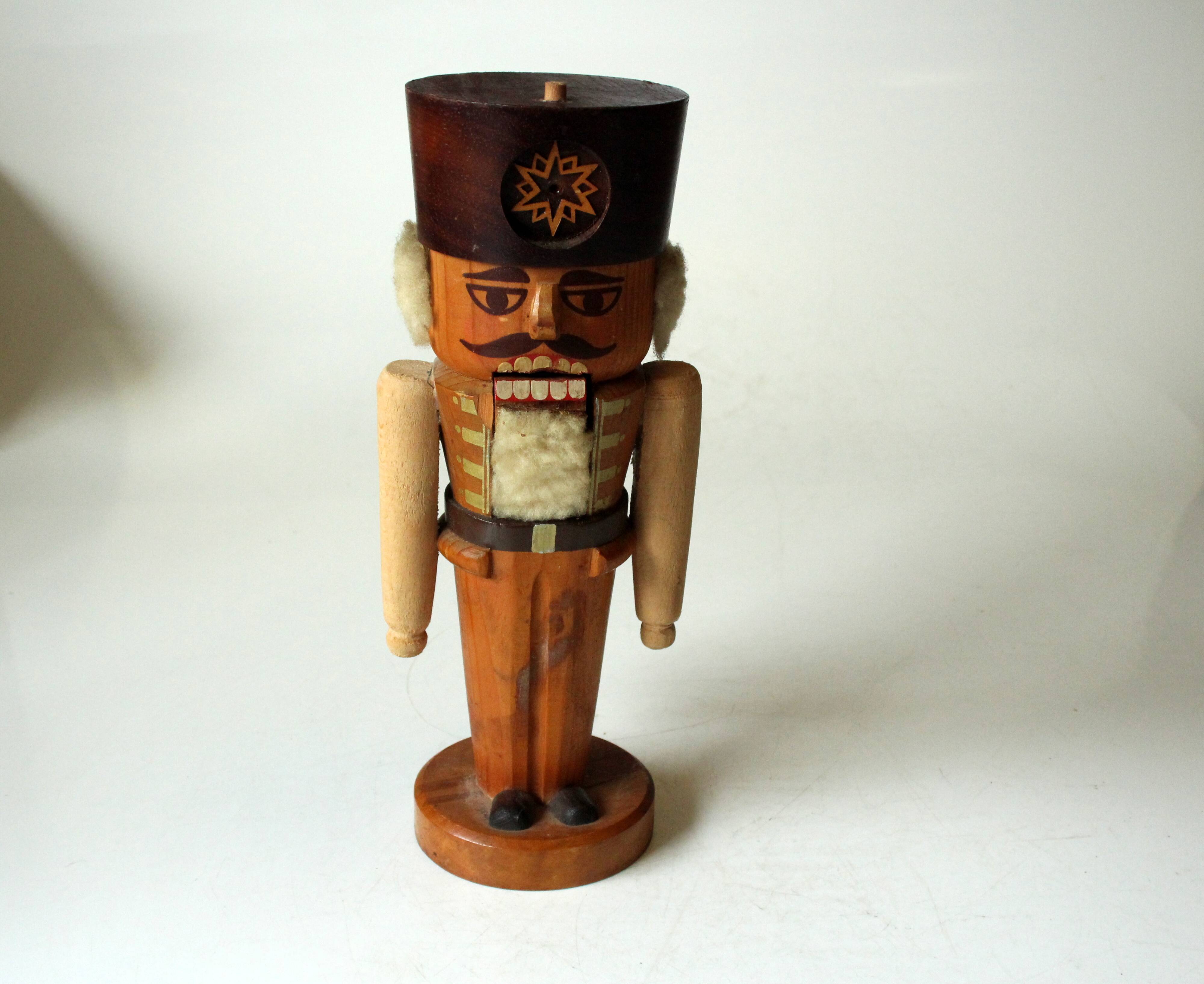 Old wooden nutcracker - vintage from the 1960s - Erzgebirge