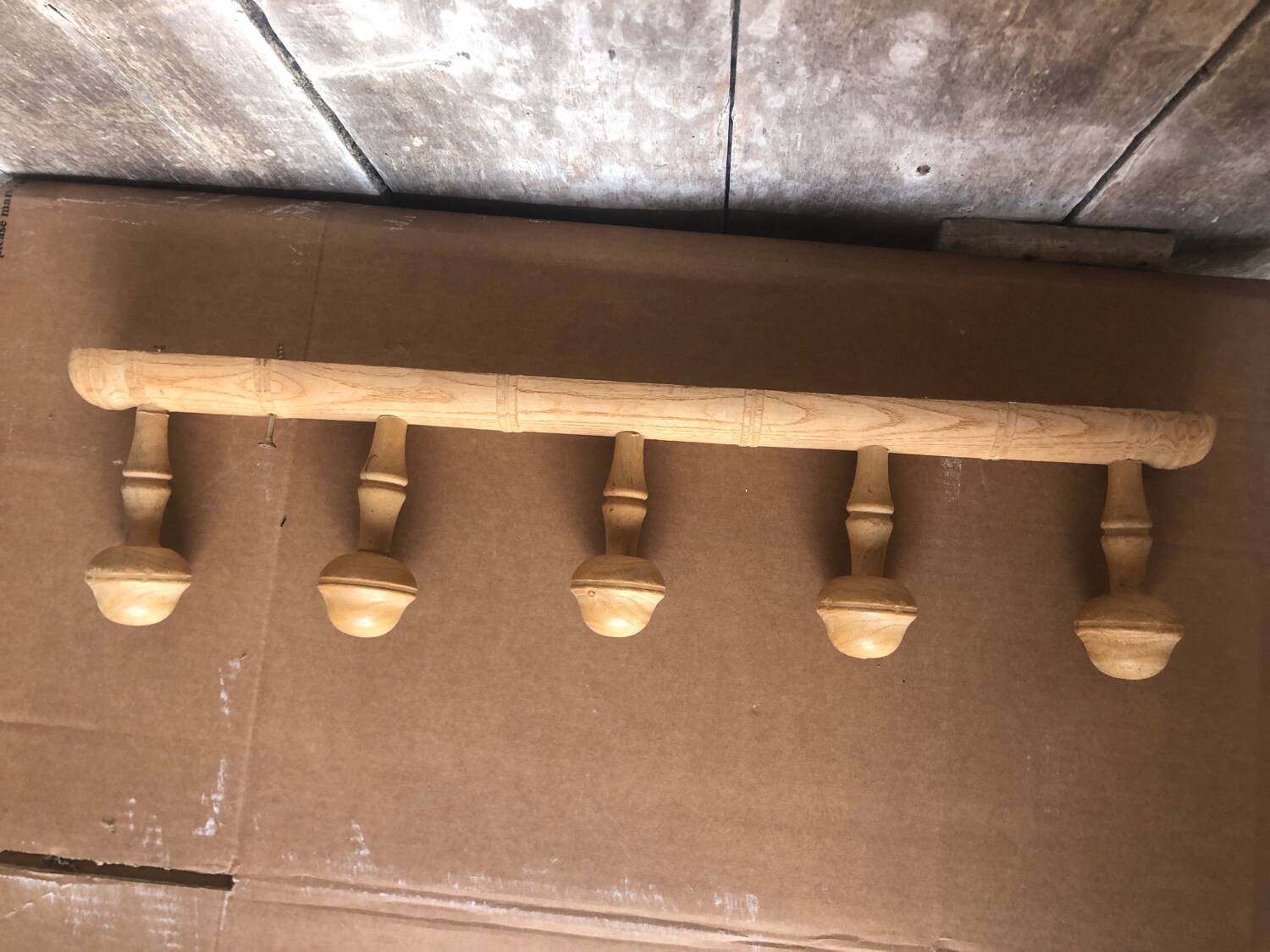 Portemanteau mural vintage 5 patères en bois tourné