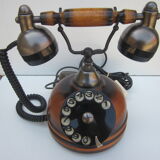 Reproduction of an old telephone in the early 1900s