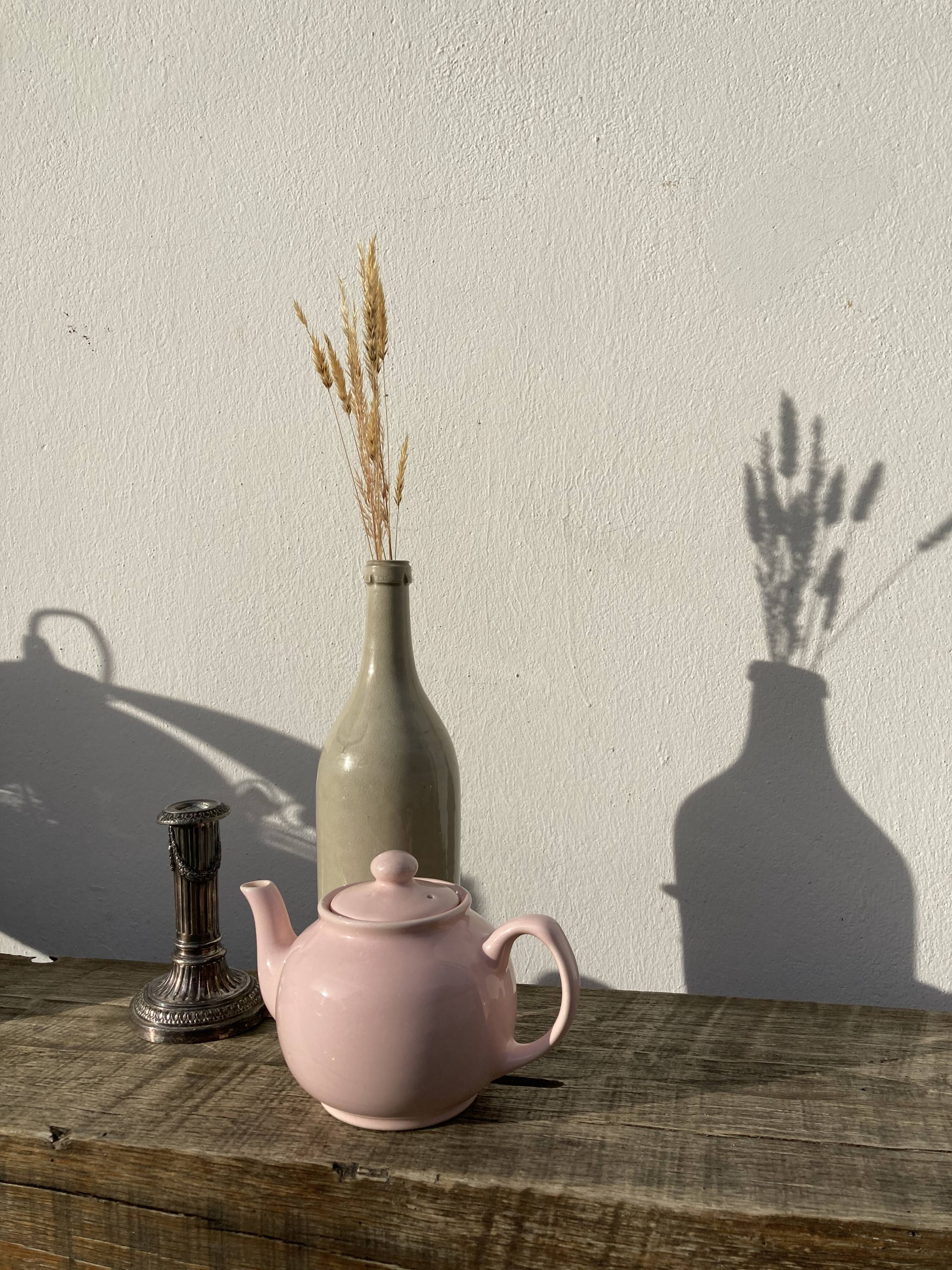 Théière anglaise en céramique rose vintage