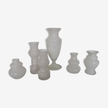 Ensemble de 6 vases en verre blanc