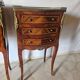 Paire de chevets de style Louis XV en marqueterie