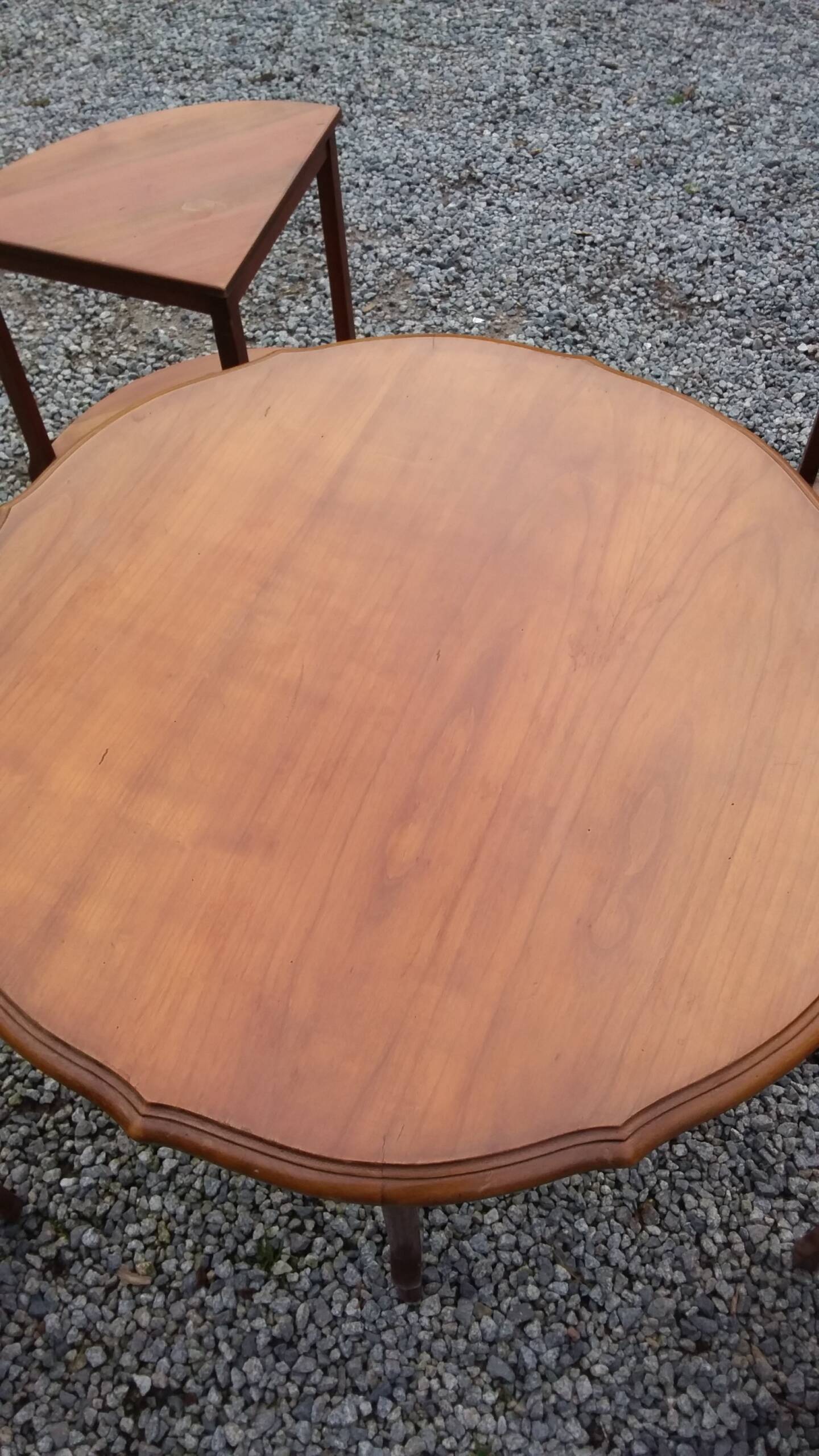 Coffee table nesting tables in cherry wood in classic style from the 60s/70s