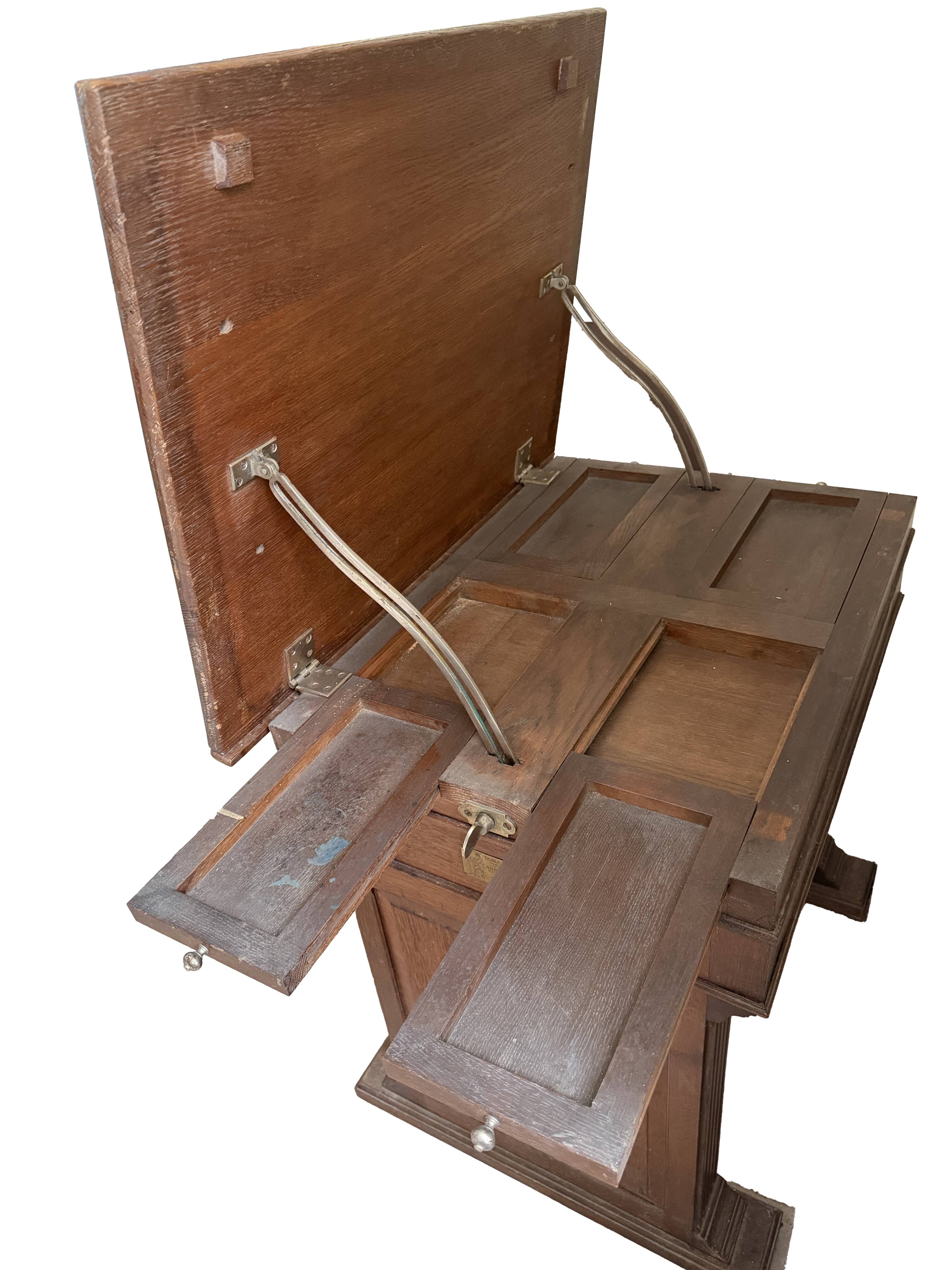 Féret desk or system table