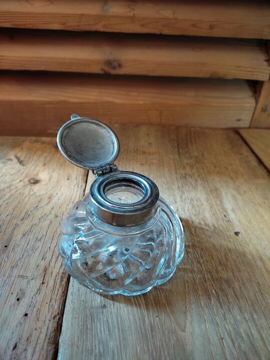 Inkwell in molded glass and vintage antique metal