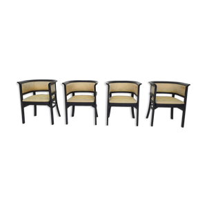ensemble de quatre chaises