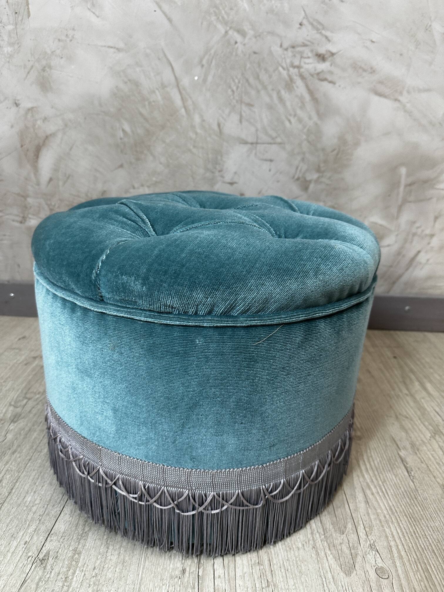 Chauffeuse et son pouf