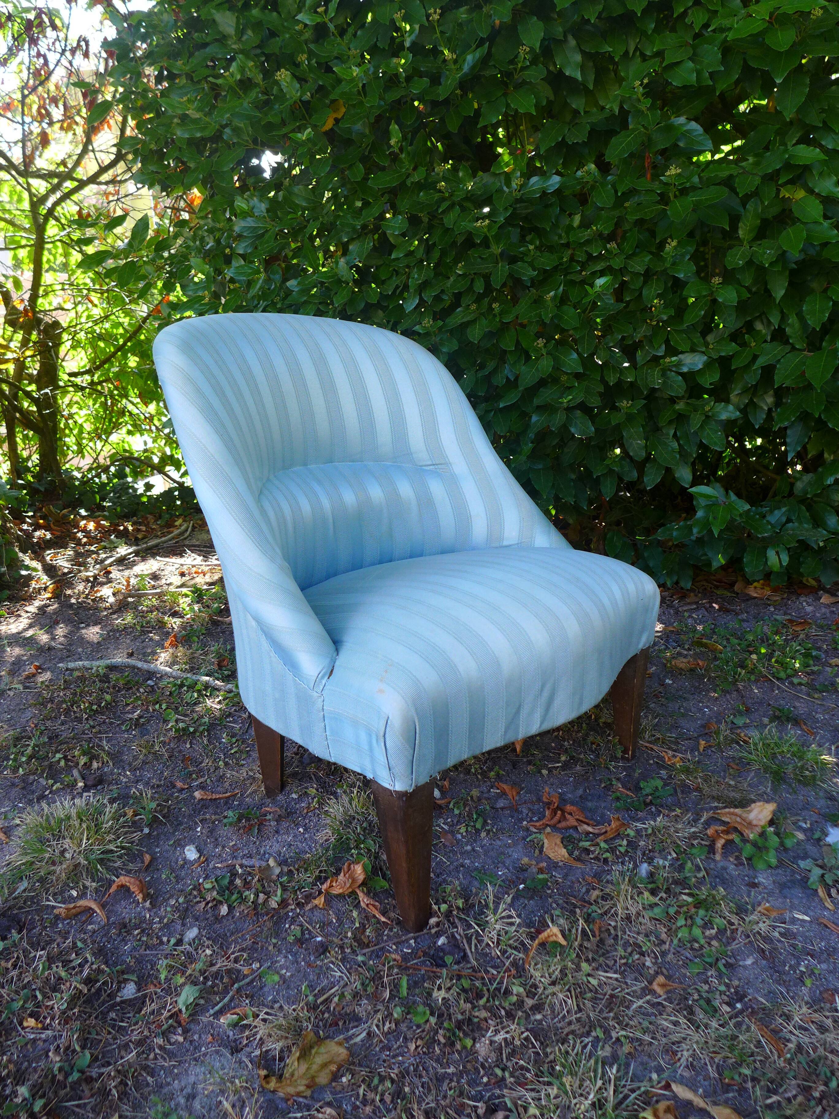 Blue toad chair