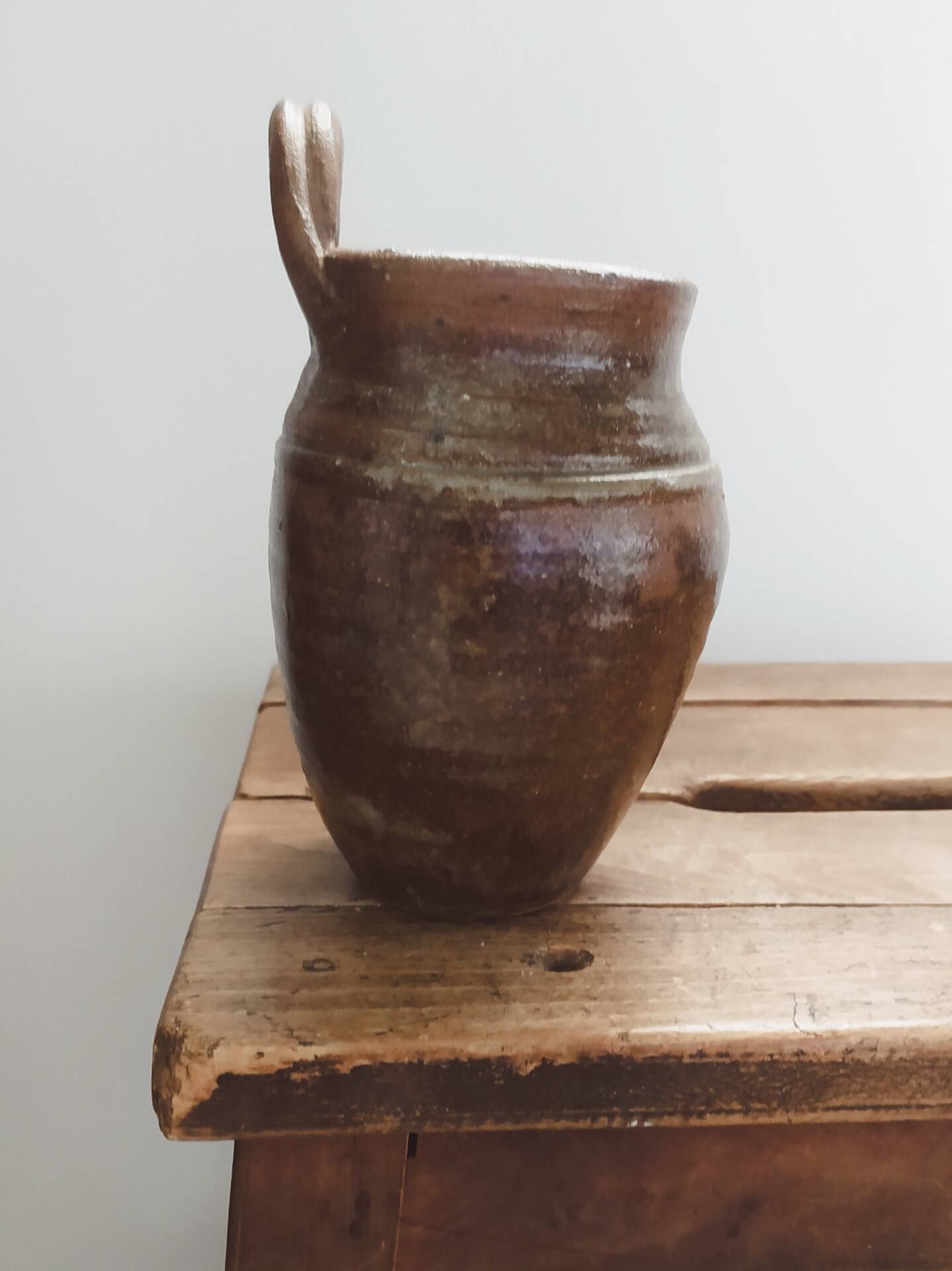 Vase, pot à ustensiles mural, en grès pyrité 