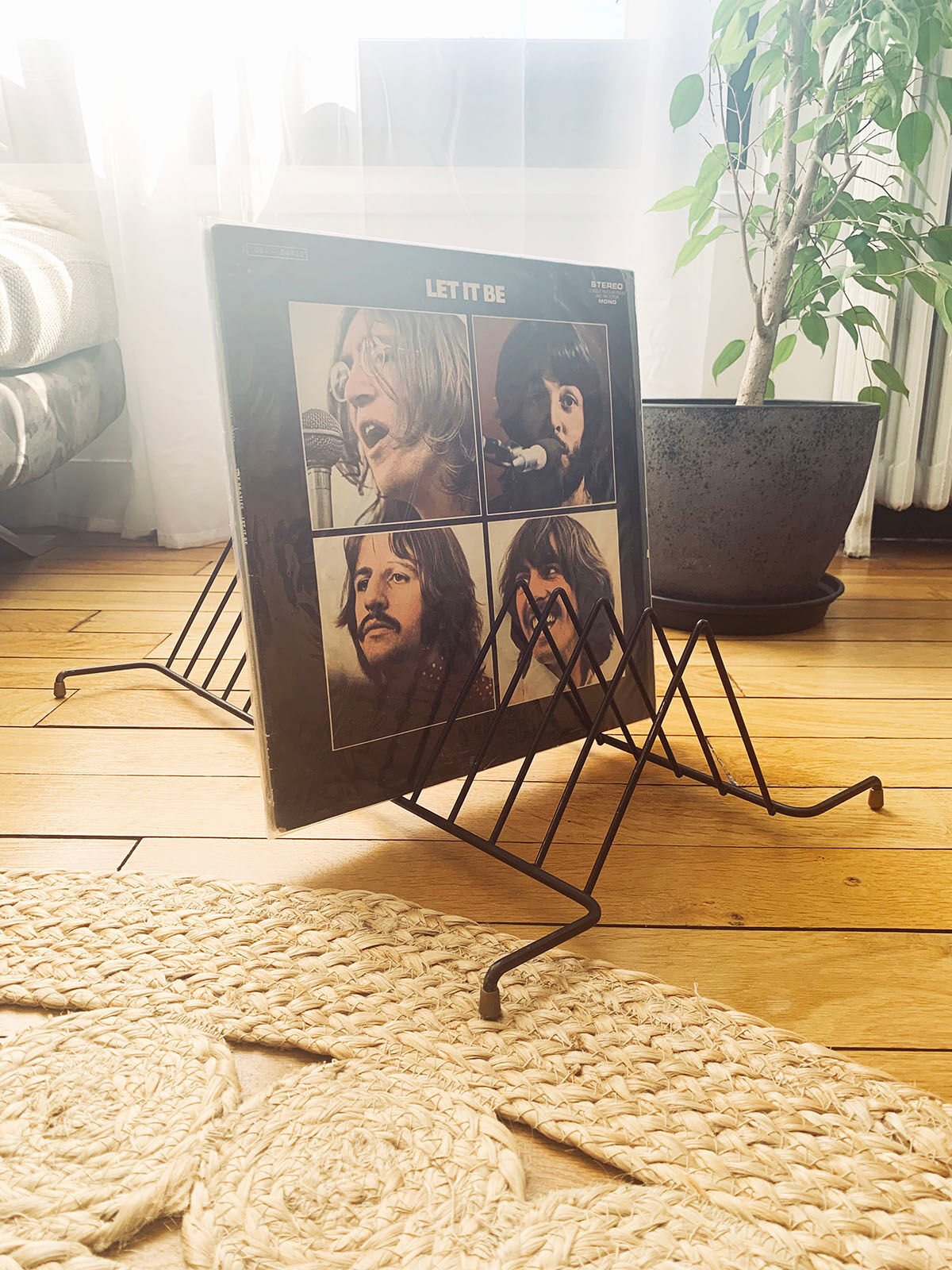 Vinyl holder
