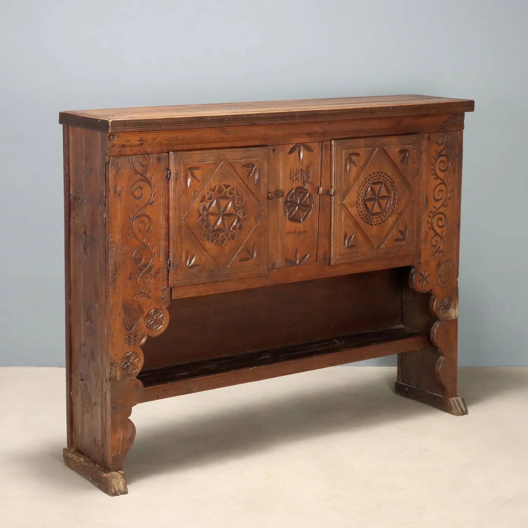 Antique buffet in walnut and chestnut, Spain, 19th century