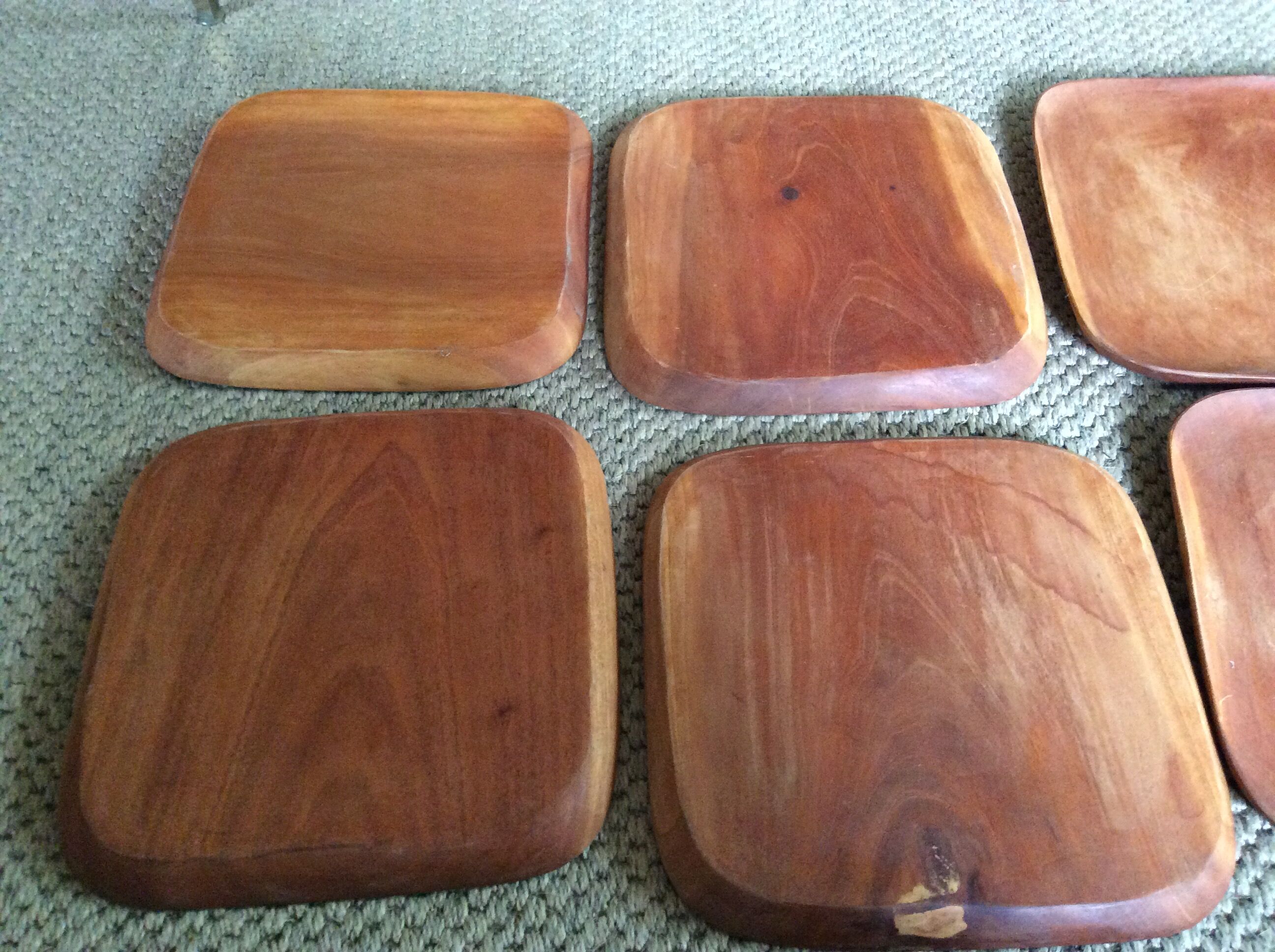 Set of 8 wooden plates