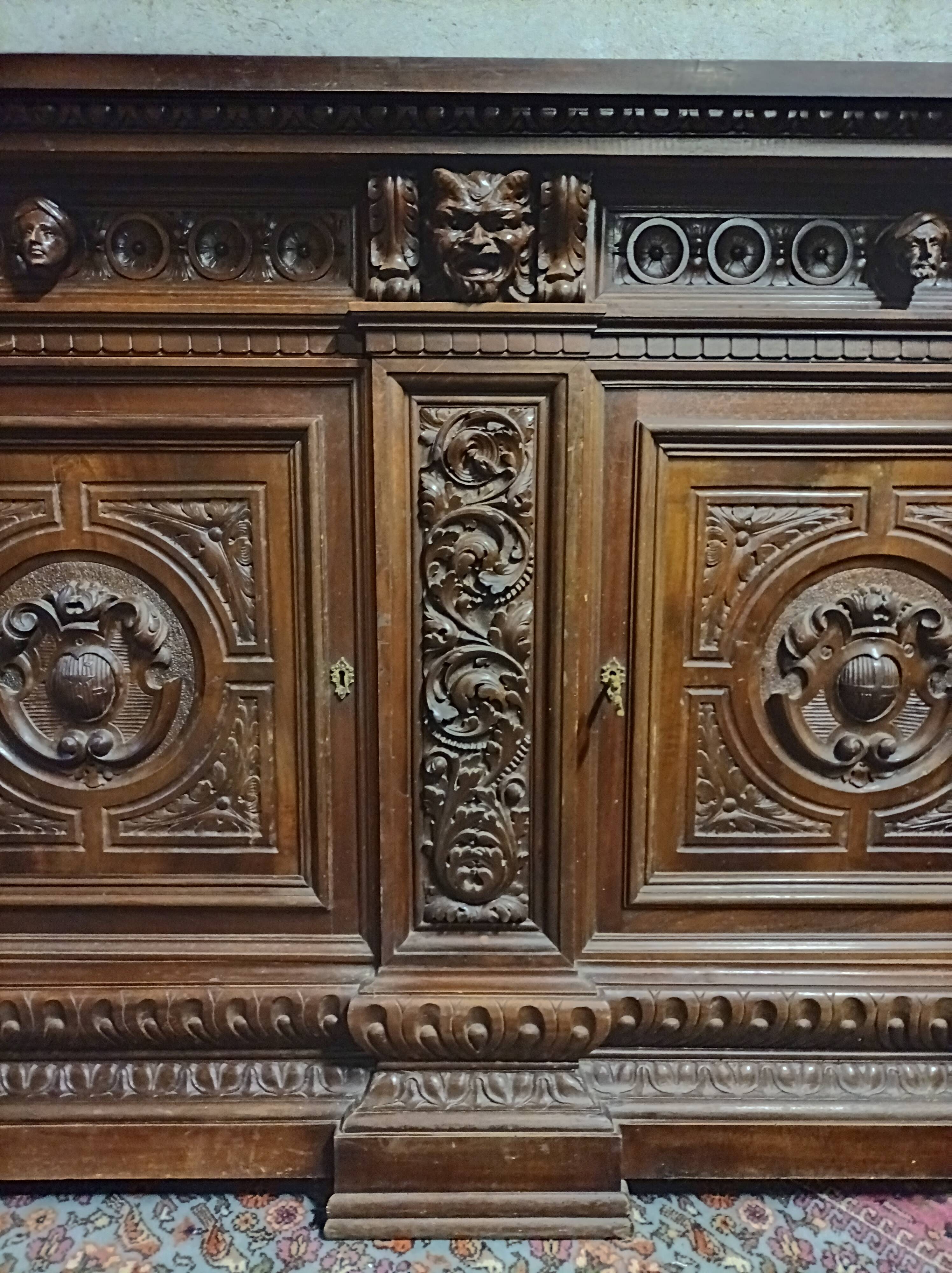 Sideboard style Renaissance