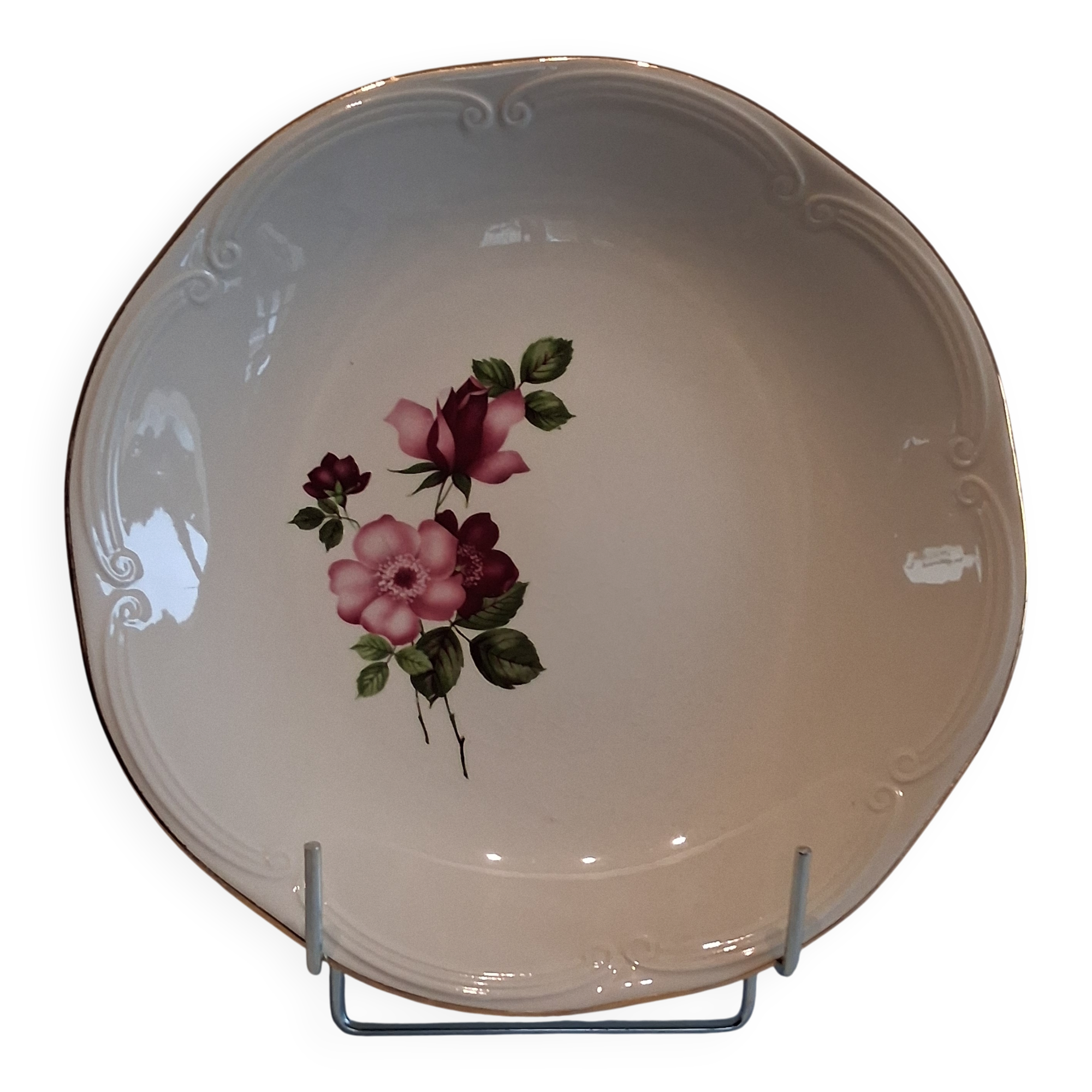 Very nice round serving dish from Gien model "Chinon" in very good condition.