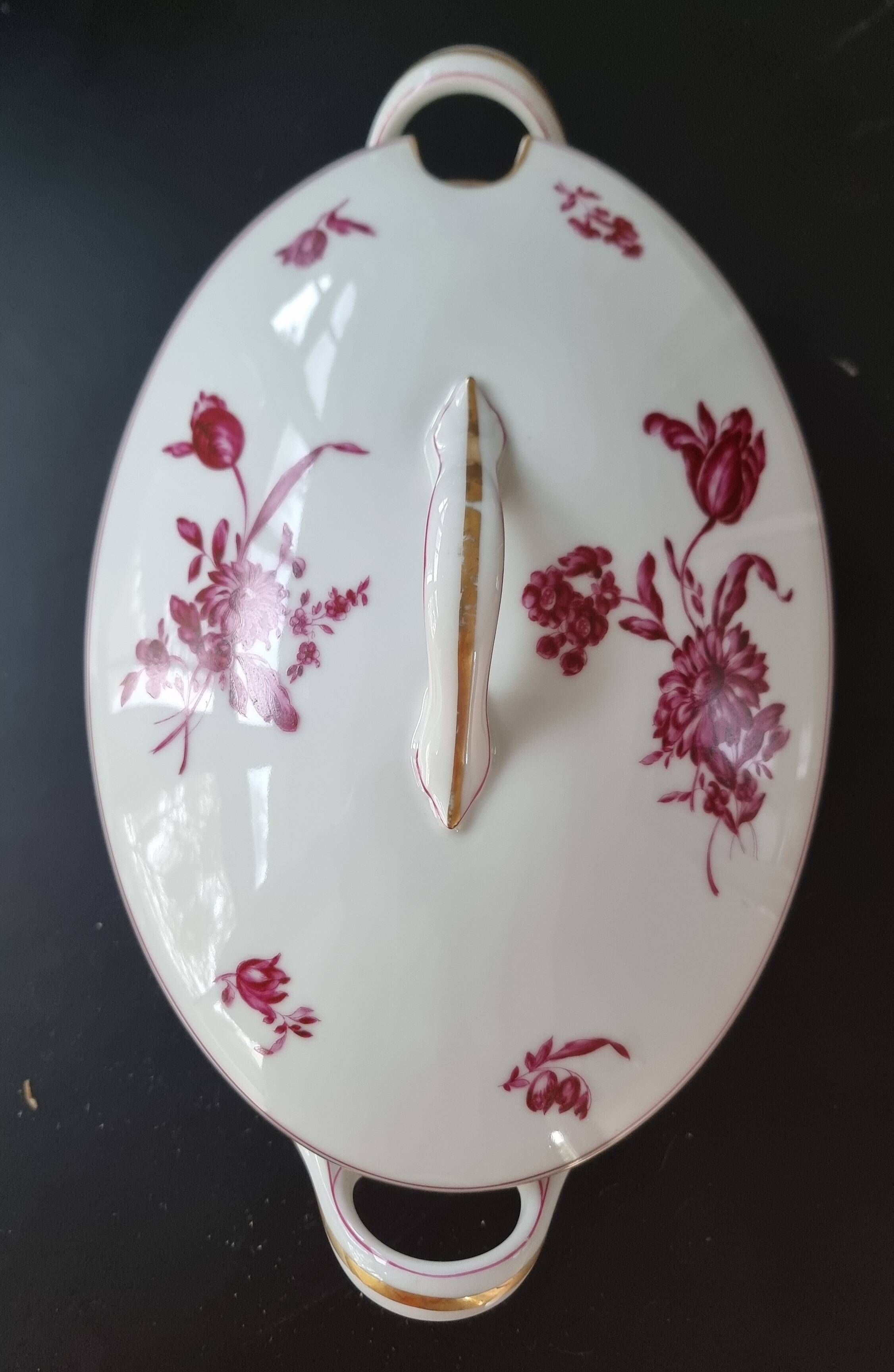 Soup tureen