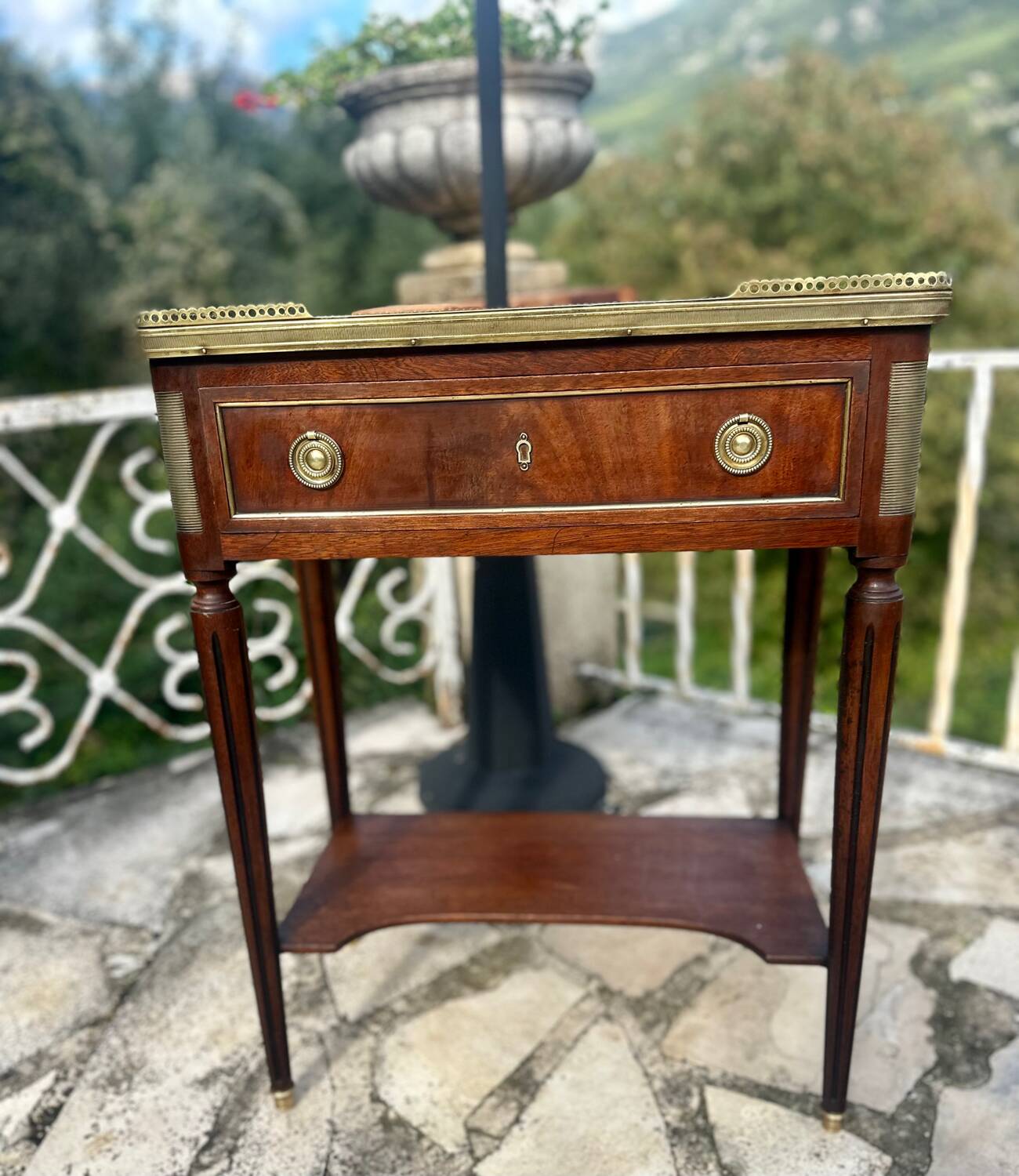 Small console in mahogany and gilded bronze, Louis XVI style. 19th century period.