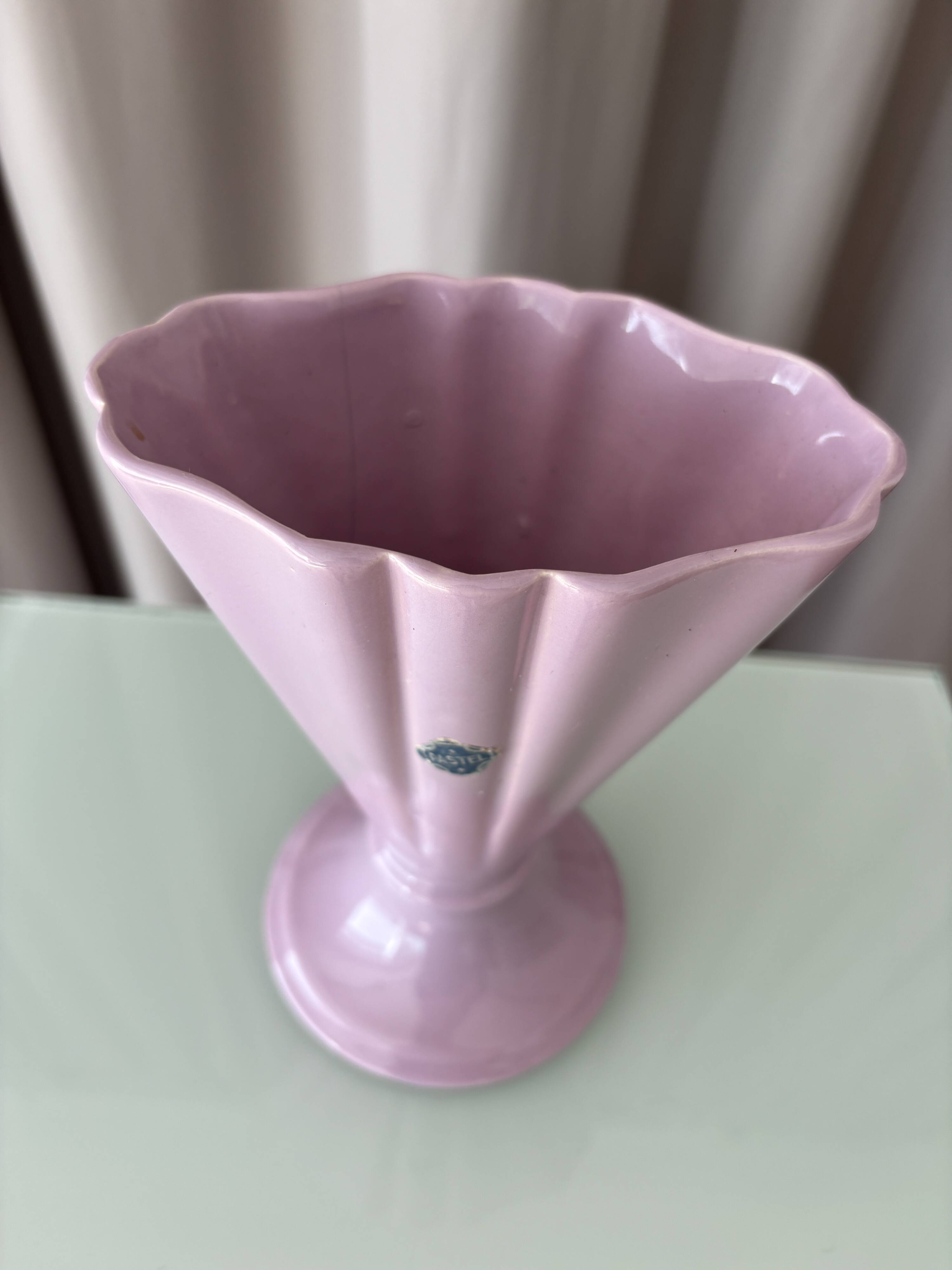 Vintage Art Deco vase in pastel pink ceramic