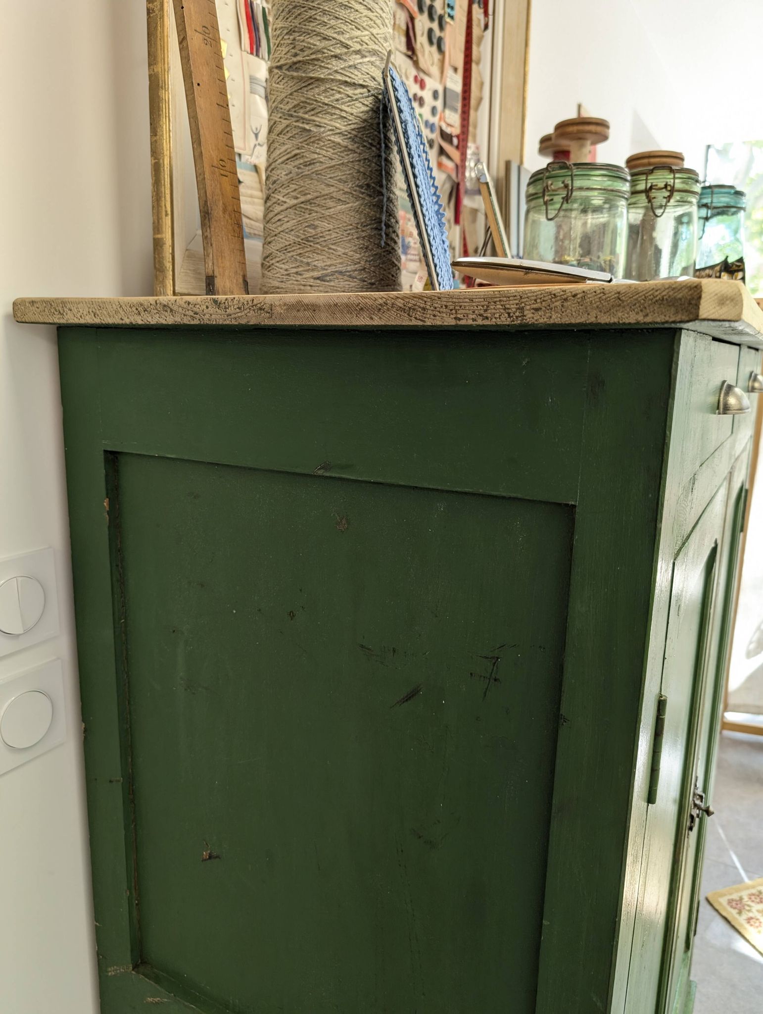 Buffet, confiturier en bois vert