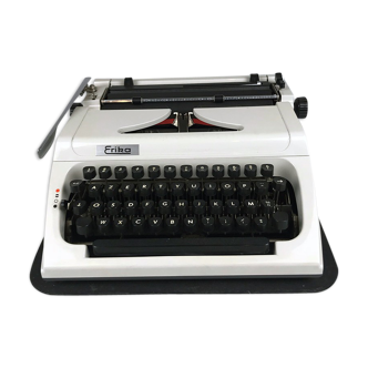 Machine à écrire Erika 150