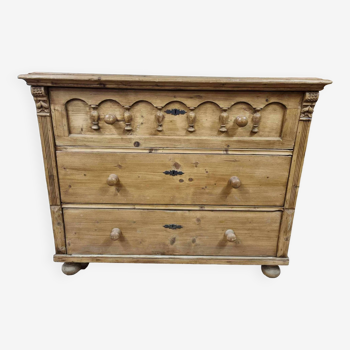 Old chest of drawers