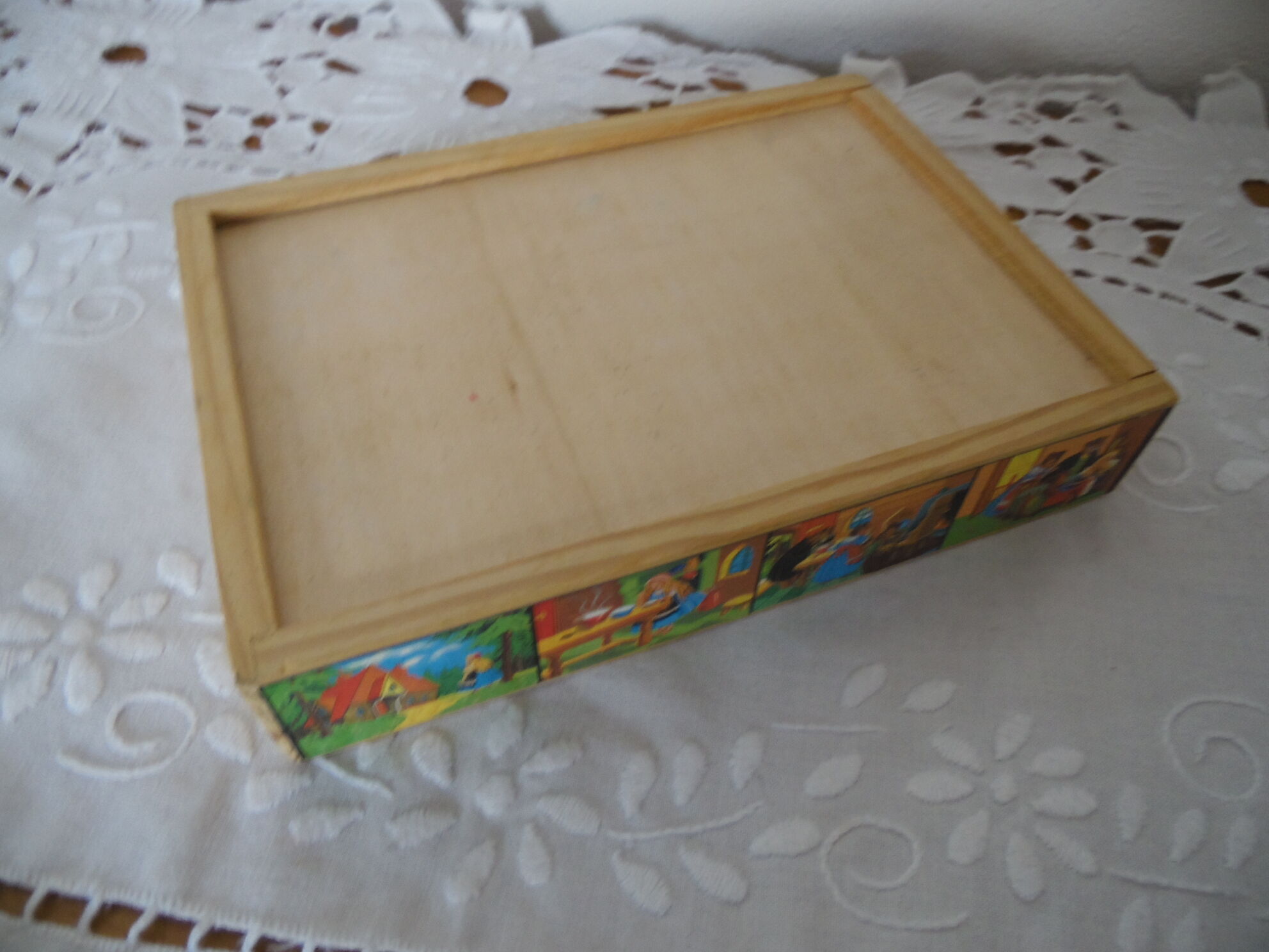 Box of 4 wooden puzzles boucle d'or