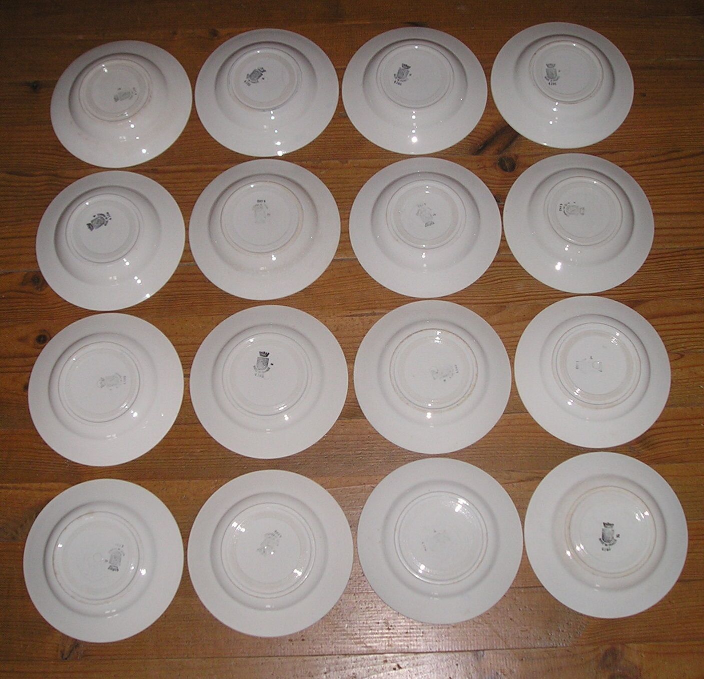 8-person St Amand tableware with Art Deco geometric patterns