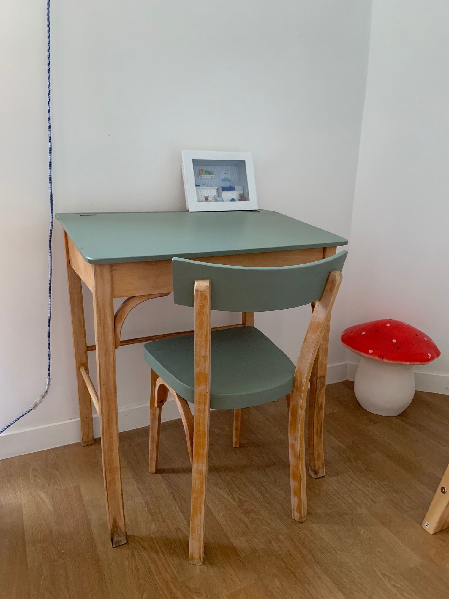 Baumann desk and chair