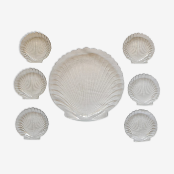 Flat set and 6 shell-shaped glass ramekins