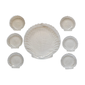 Flat set and 6 shell-shaped glass ramekins