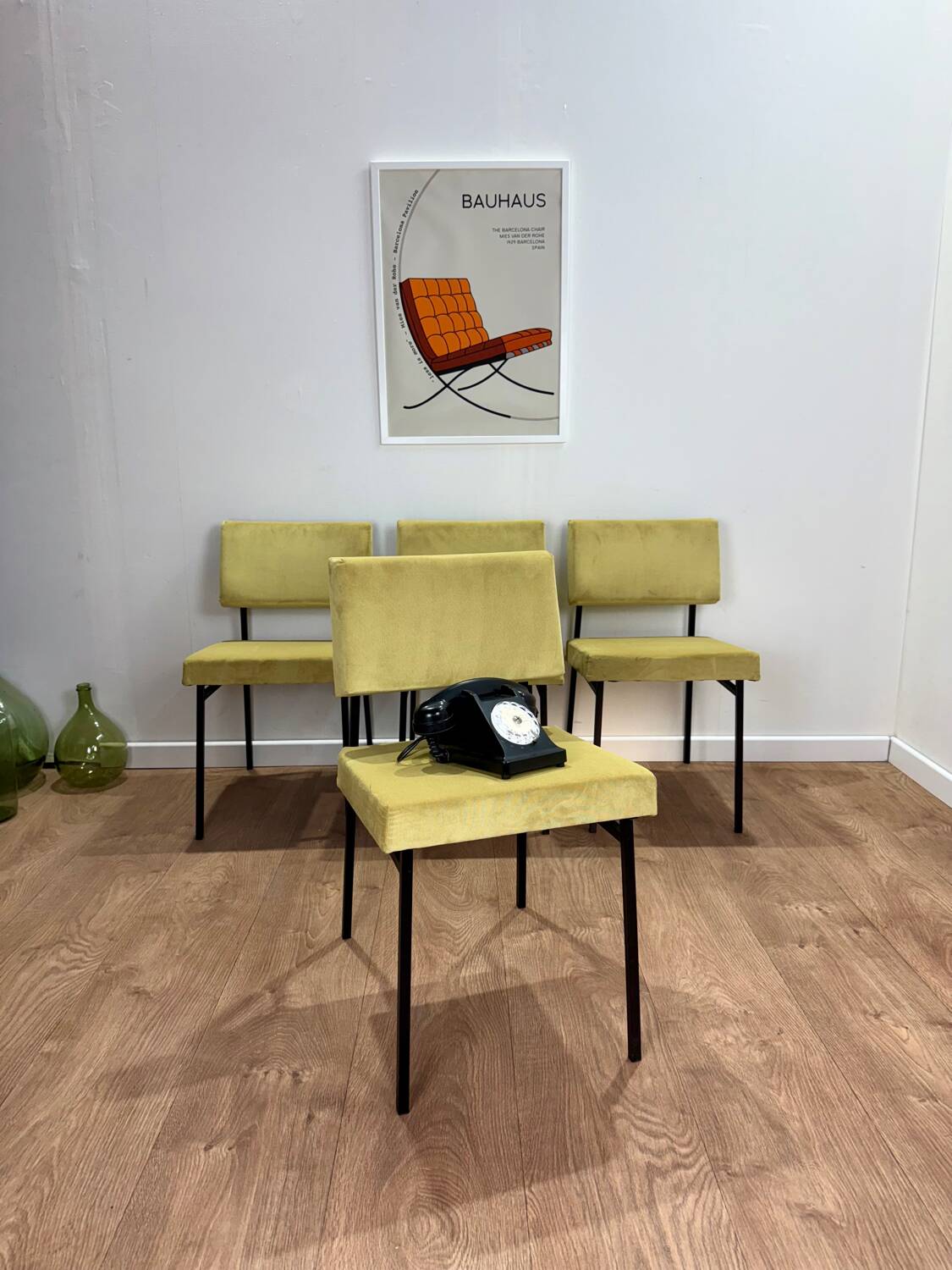 4 chairs awarded to Gérard Guermonprez